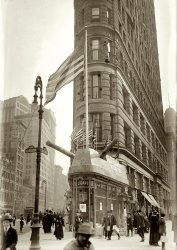New York, April 1917. "Recruiting address -- 23rd & Broadway (Flatiron Building)." George Grantham Bain Collection glass negative. View full size.
