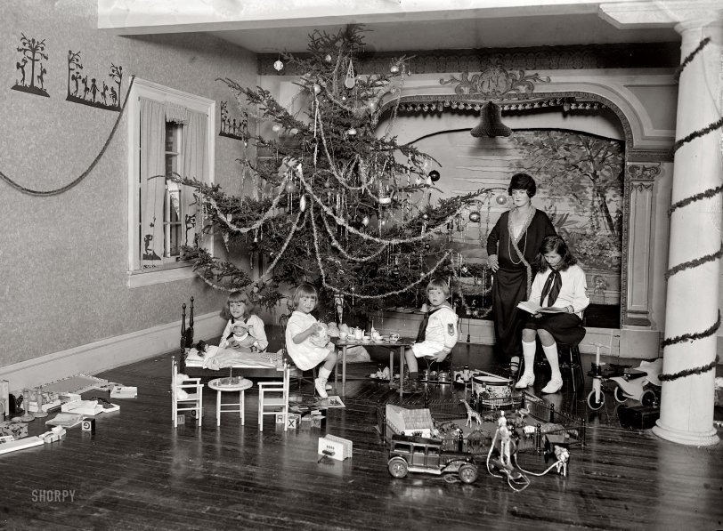 December 26, 1923. Washington, D.C. "Madame Prochnik, Christmas." Gretchen Prochnik, wife of the Austrian charge d'affaires, and children. View full size.
