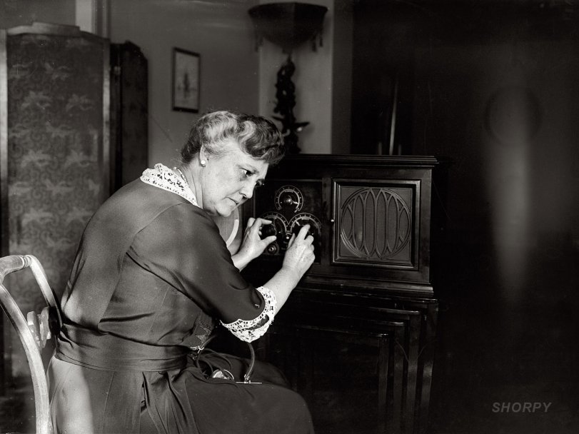 Mrs. New Tunes In: 1924