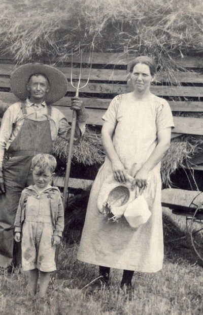 Mathias Templeton Farrell and his wife, Roxanna Rex, with son J.B. on an Oklahoma farm, circa 1923.
