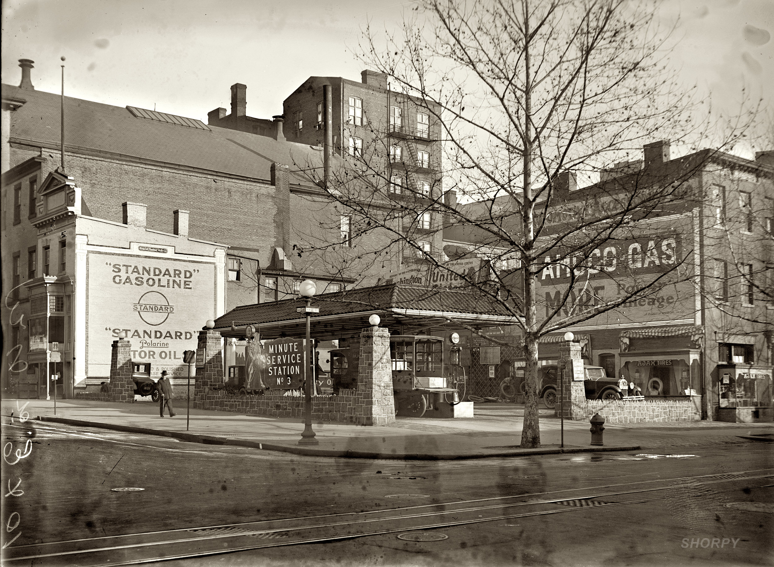 1925. "Minute Service Station No. 3, 10th and E Streets N.W." A Standard Oil gas station in Washington, D.C. National Photo Co. glass negative. View full size.