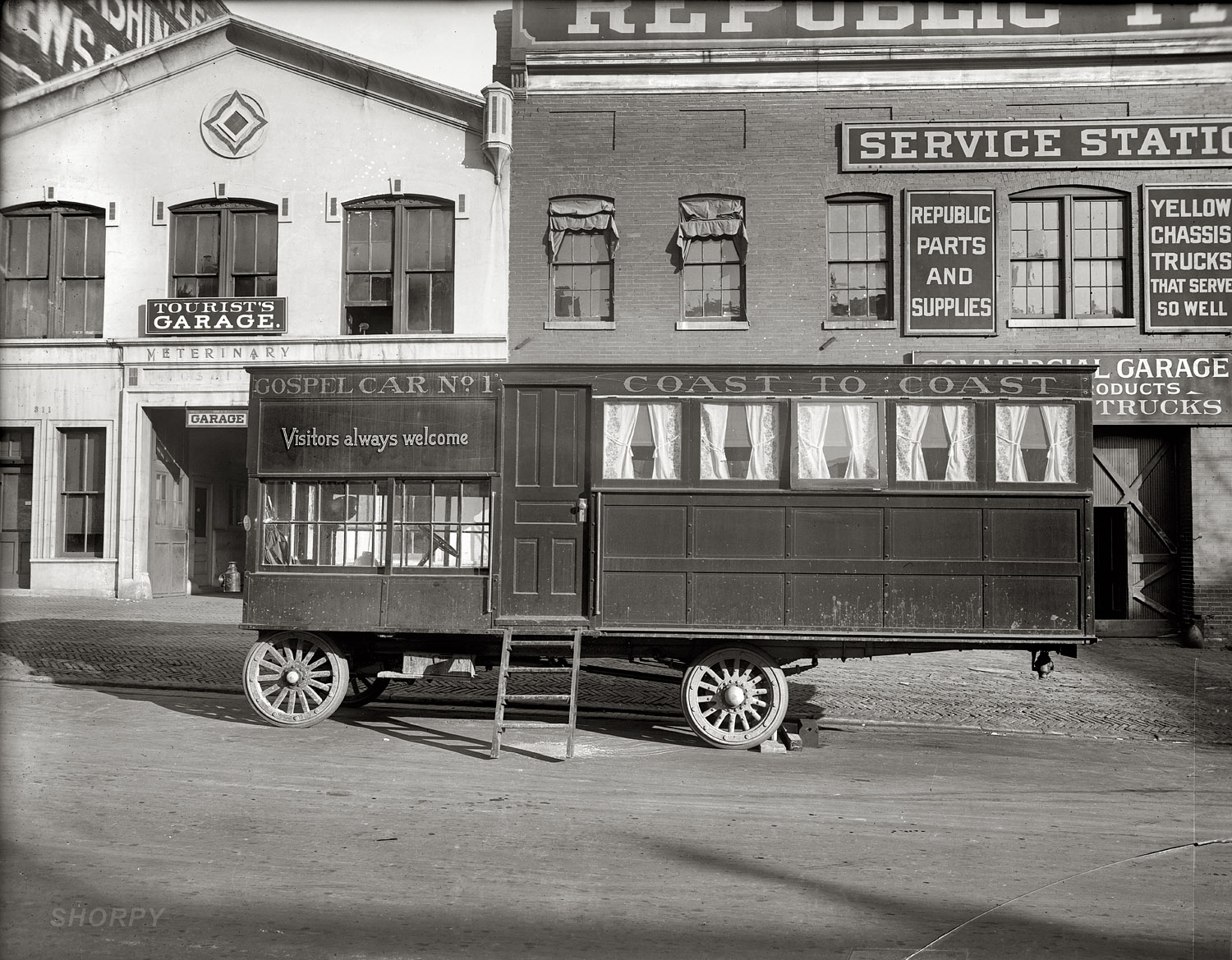 1920. "William Downer Auto Home, Gospel Car No. 1." The Reverend hailed from Glassboro, New Jersey. National Photo Company glass negative. View full size.