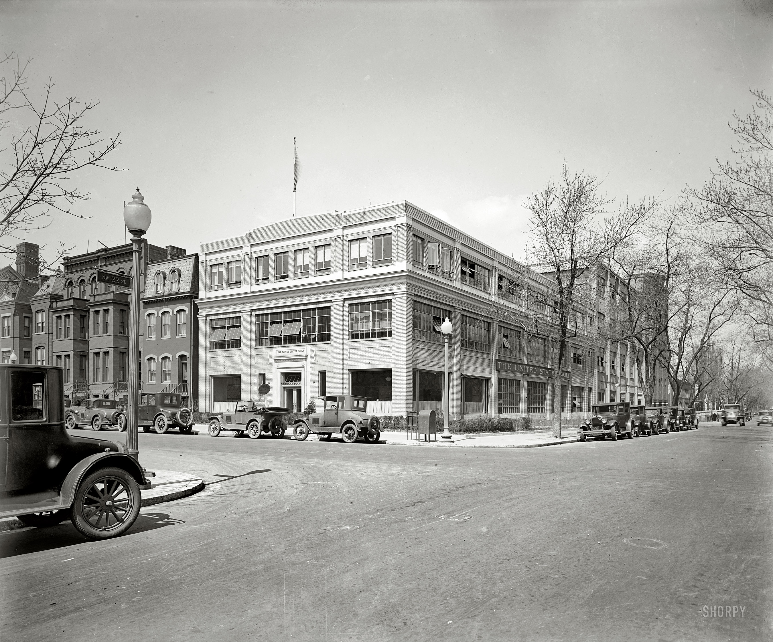 Washington, D.C., circa 1928. "U.S. Daily." This "national newspaper of vital importance," at 22nd and M streets, reported daily on government affairs from 1926 to 1933, when it became a weekly. National Photo Co. View full size.