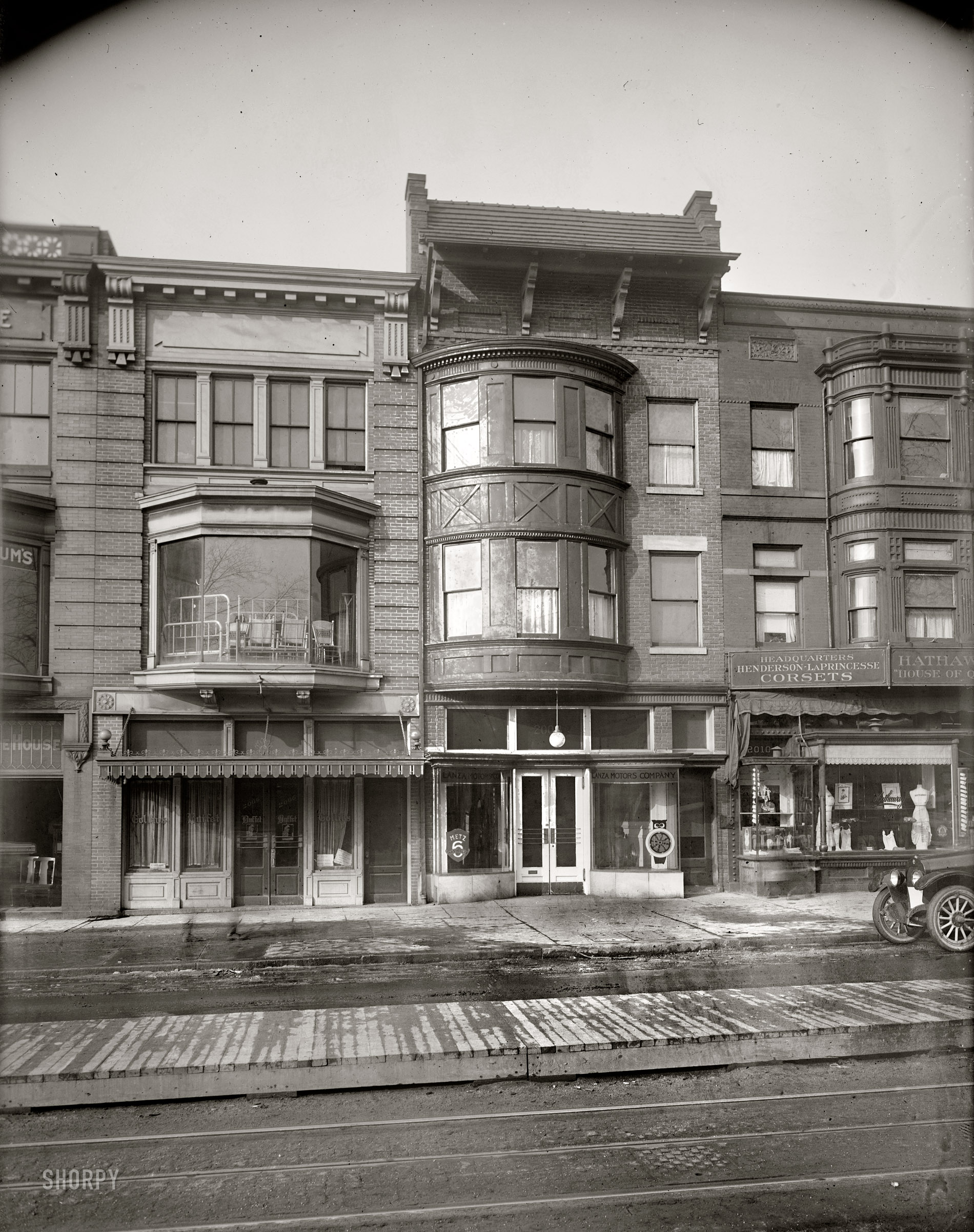 Washington, D.C., circa 1920. "Lanza Motors Co., exterior, 14th Street." Lanza Motors sold a car called the Metz; neither would be long for this world -- a world whose sidewalks were trod by ectoplasmic pedestrians. View full size.