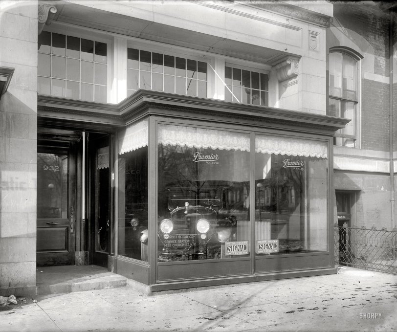 Washington, D.C., circa 1920. "District Motor Co., front." Won't someone give me a home? Or at least a garage. National Photo glass negative. View full size.

