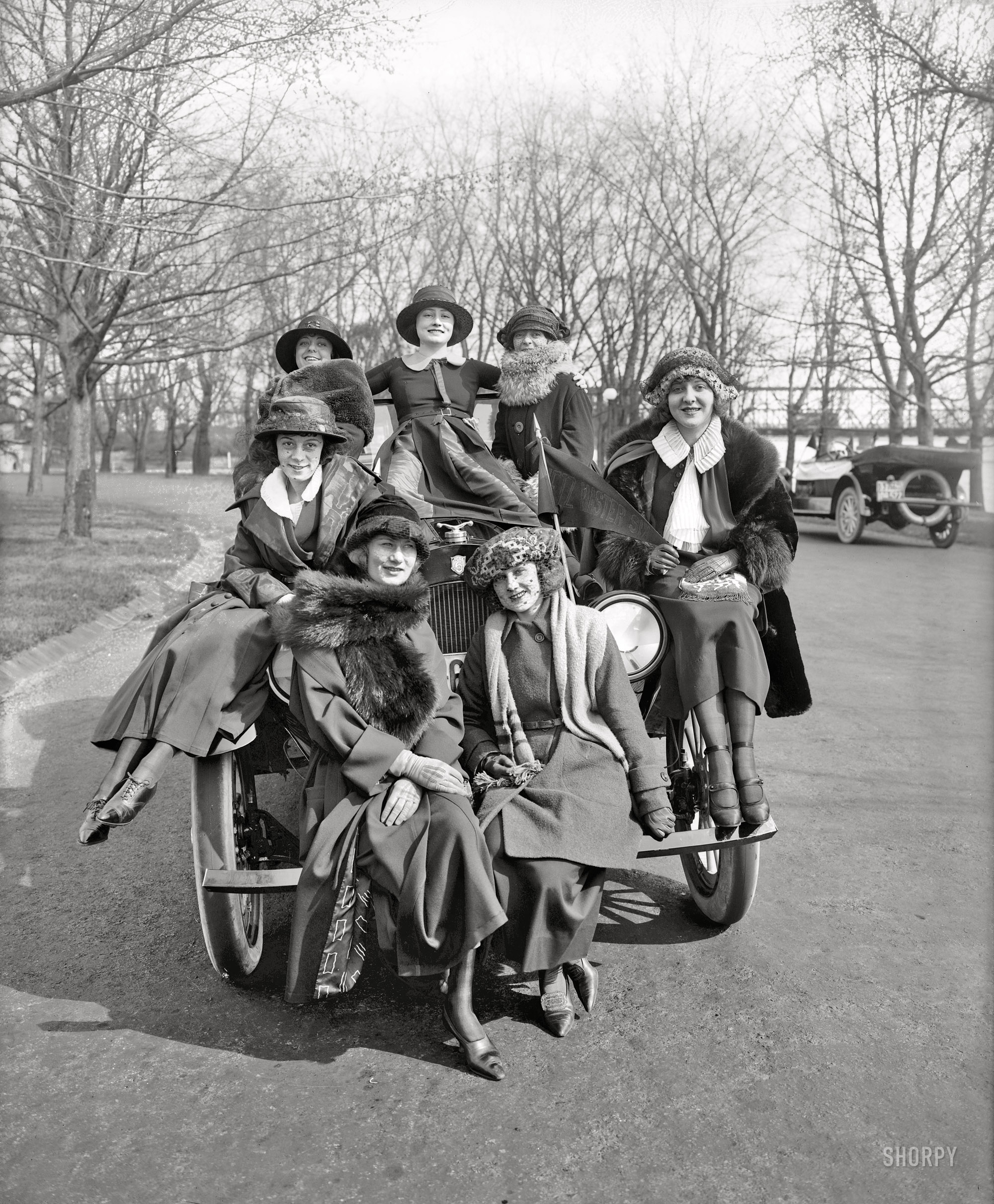 Washington, D.C., circa 1920. "Lanza Motor Co. -- Greenwich Village Girls." Somewhere under this mass of pulchritude is the Metz Master Six automobile. National Photo Company Collection glass negative. View full size.