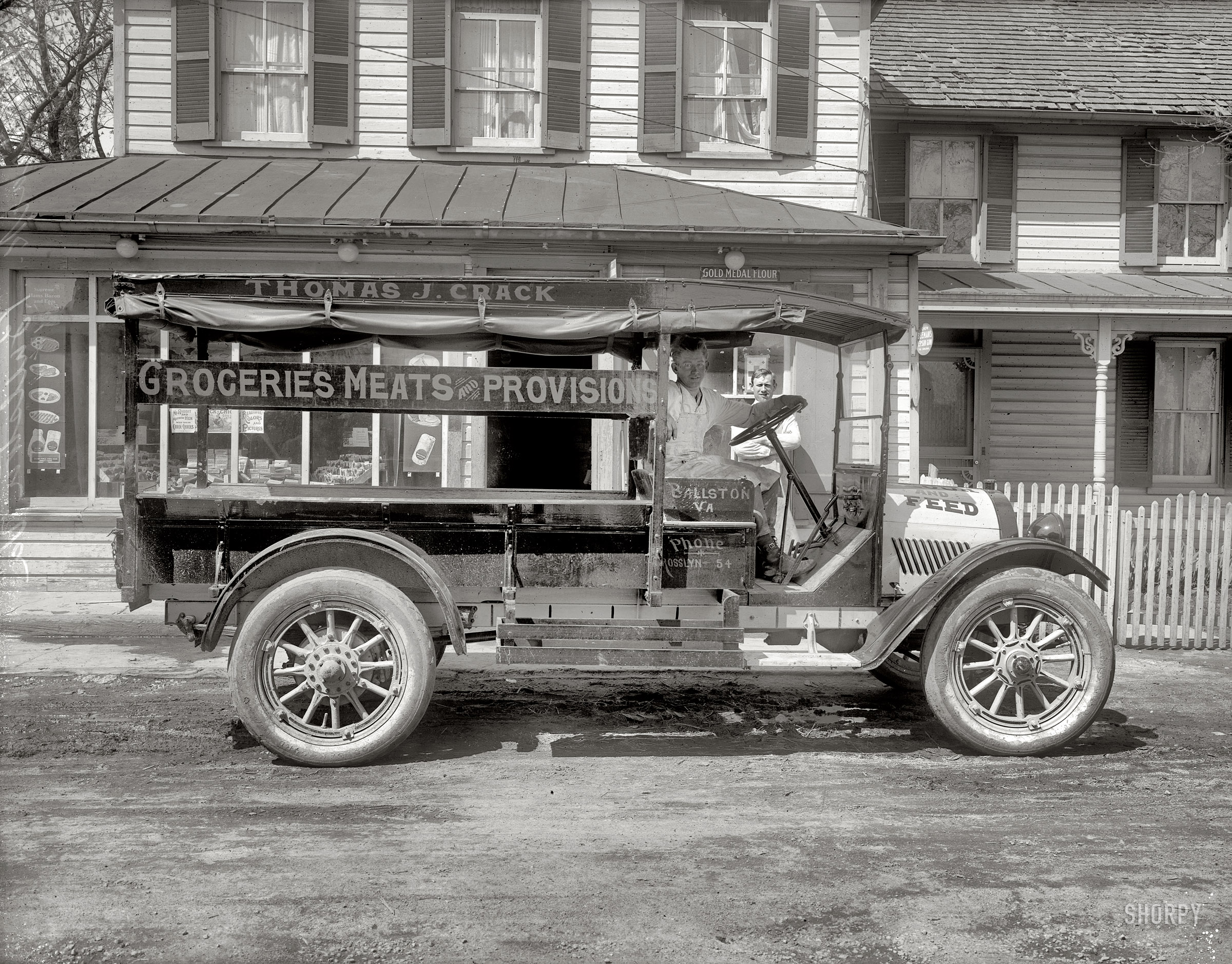 Ballston, Virginia, circa 1921. "Oldsmobile truck, Thomas J. Crack." National Photo Company Collection glass negative. View full size.