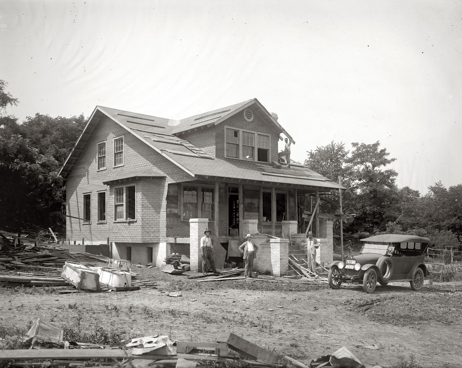 Washington, D.C., in 1920. "Sprague. Decatur Heights." National Photo Company Collection glass negative. View full size.