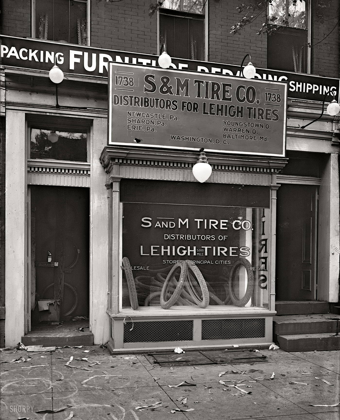 Washington circa 1920. "S&M Tire Co." I can think of a number of possible slogans for this business. National Photo glass negative. View full size.