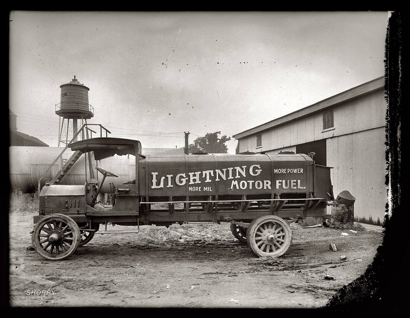 Washington, D.C. "Penn Oil and truck." A relic of the Carboniferous Age circa 1920. National Photo Company Collection glass negative. View full size.