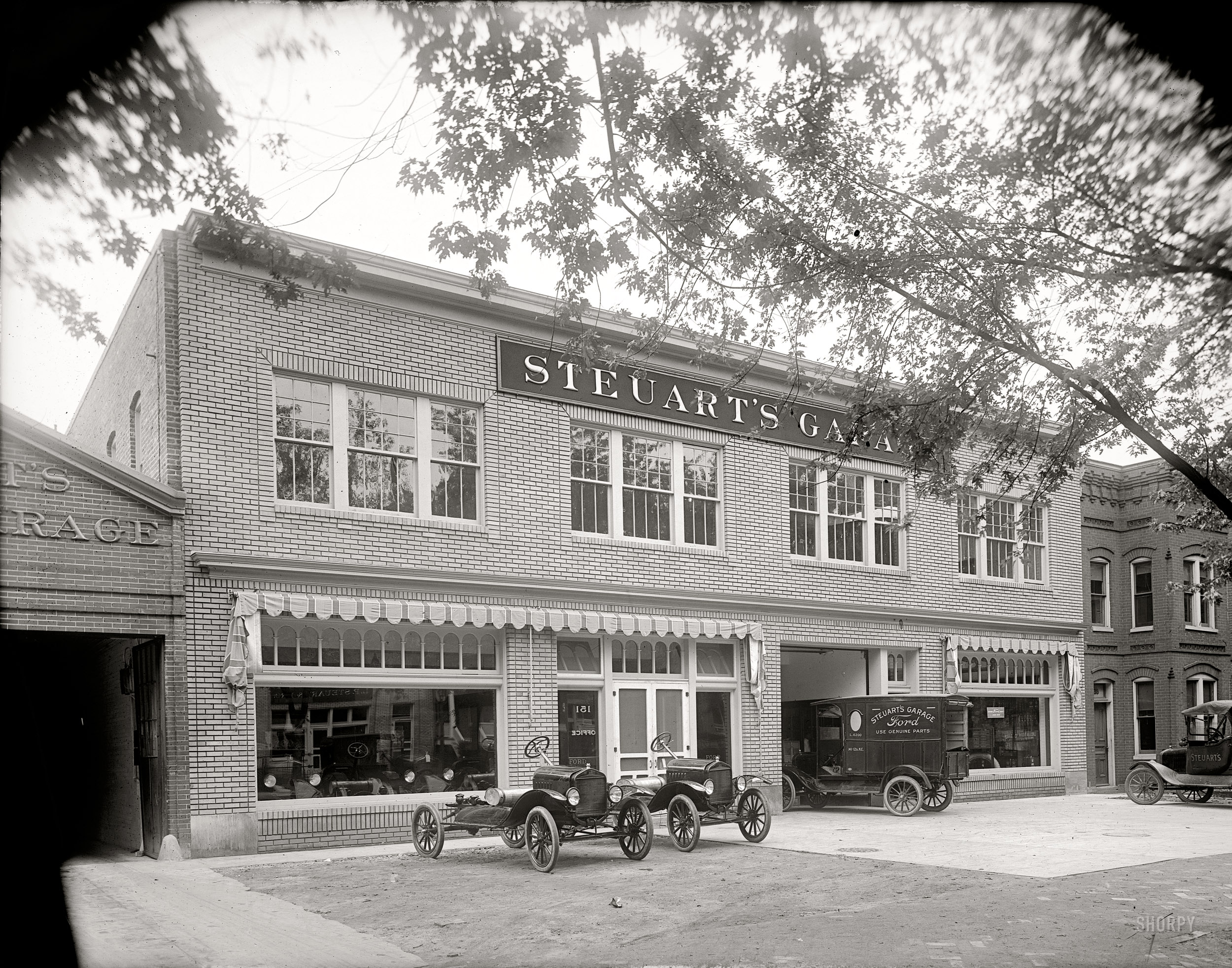 Washington circa 1920. "Steuart's Garage, 12th Street N.E., exterior." Last week we saw the interior. National Photo Company glass negative. View full size.