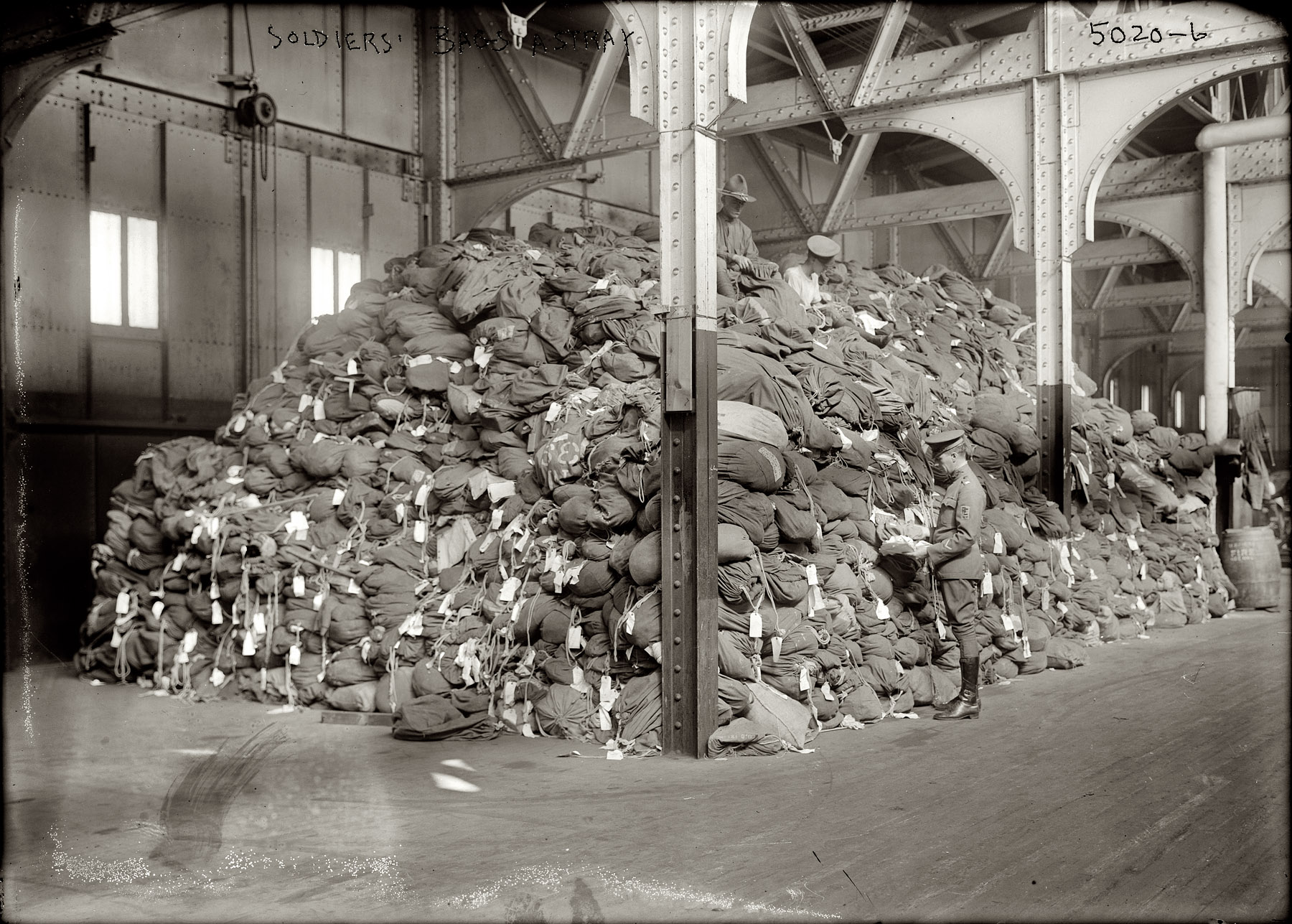 New York or New Jersey circa 1919. "Soldiers' bags astray." View full size. 5x7 glass negative, George Grantham Bain Collection, Library of Congress.