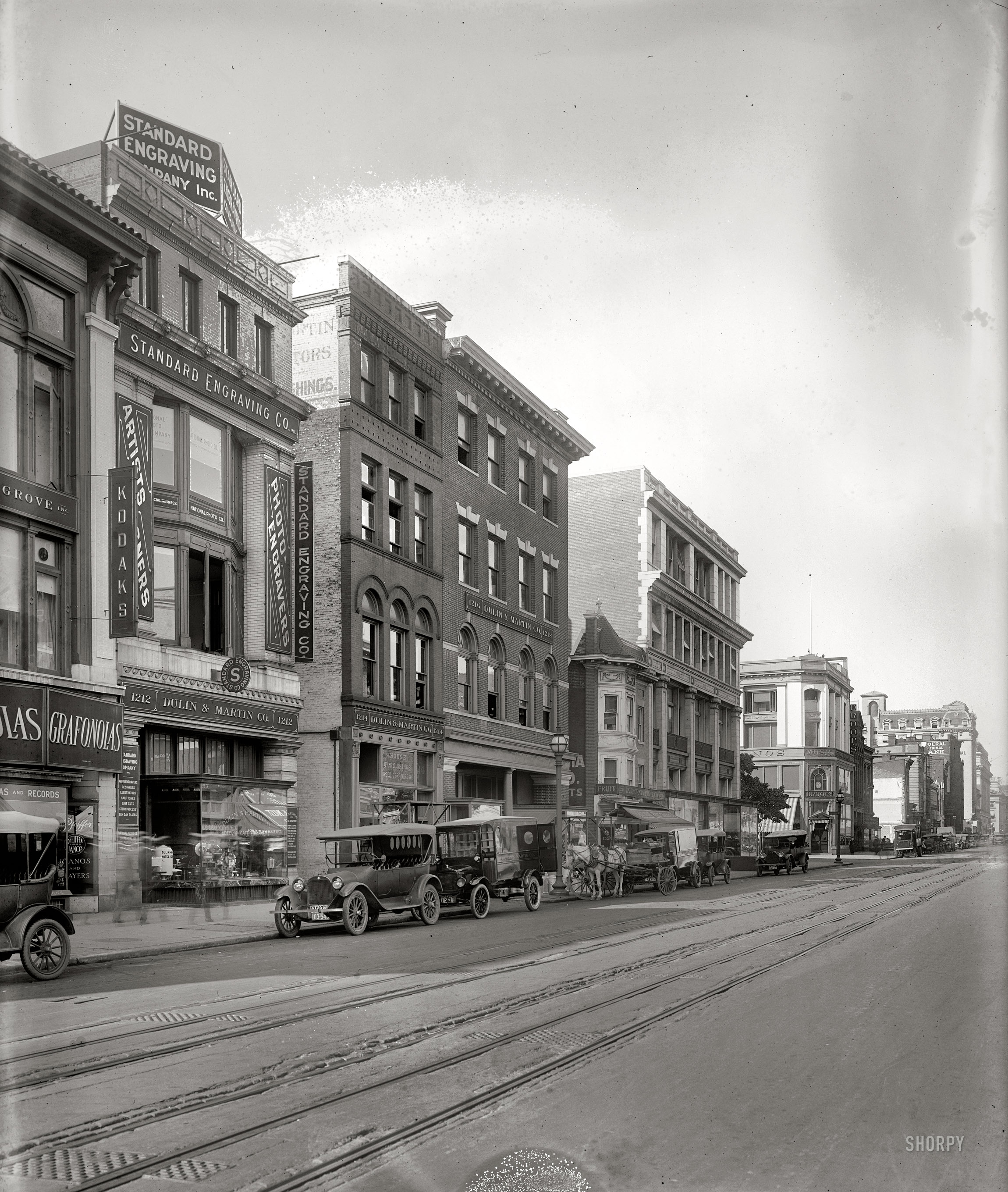 Washington, D.C., circa 1920. " Standard Engraving building, 1212 G Street N.W." National Photo Company Collection glass negative. View full size.