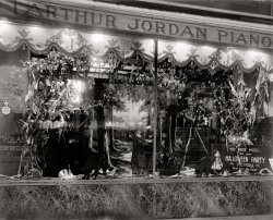 Washington, D.C., circa 1921. "Jordan Piano Co. window, Halloween display." So you say you're having a Halloween party without a Victrola? Let us help before it's too late. National Photo Company Collection glass negative. View full size.