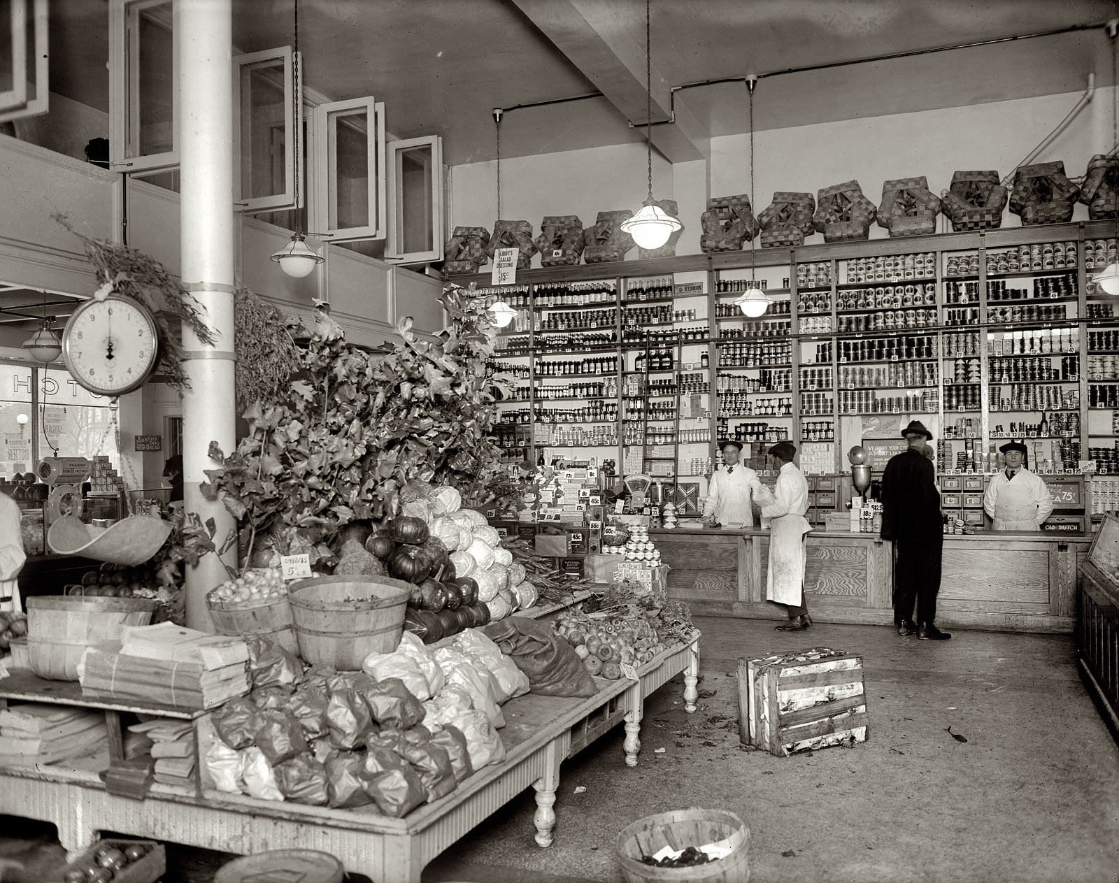 Old Dutch Market circa 1920. The chain ("The Market of Cleanliness"), whose main store was at 622-24 Pennsylvania Avenue, had about a dozen branches in the Washington area. View full size. National Photo Company glass negative.