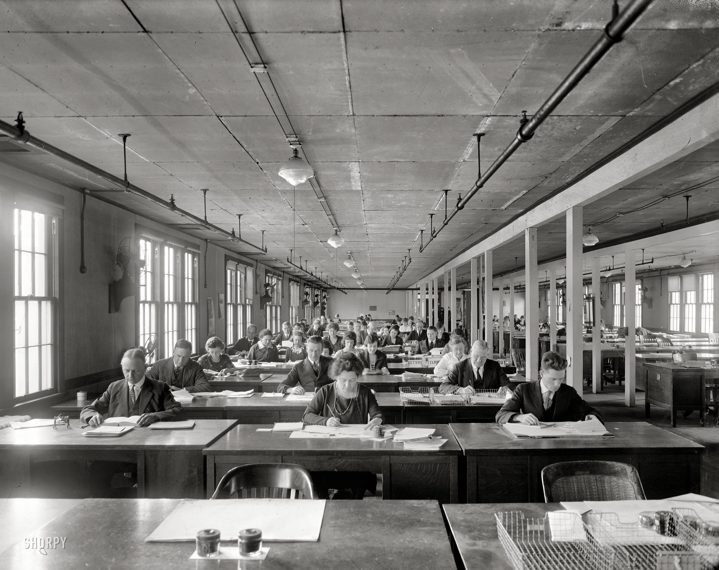 Washington, D.C., circa 1920. "Internal Revenue income tax story." National Photo Company Collection glass negative. View full size.