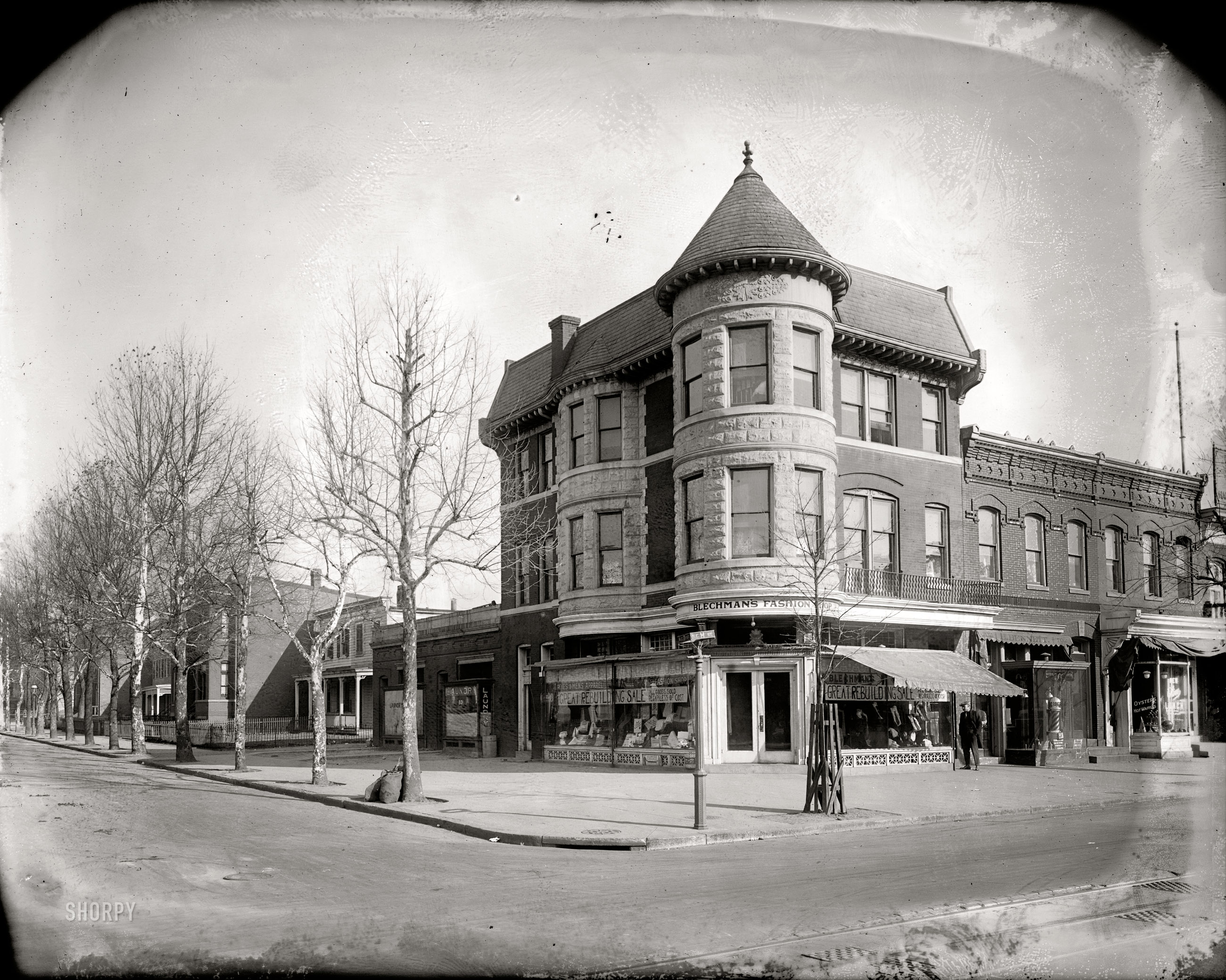 Circa 1920. "Herald, Seventh and H streets N.E." Continuing our culinary tour of the nation's capital, we present the New Olive Cafe, next door to H. Bennett, Barber, and Blechman's Fashion Shop. National Photo Company glass negative. View full size.