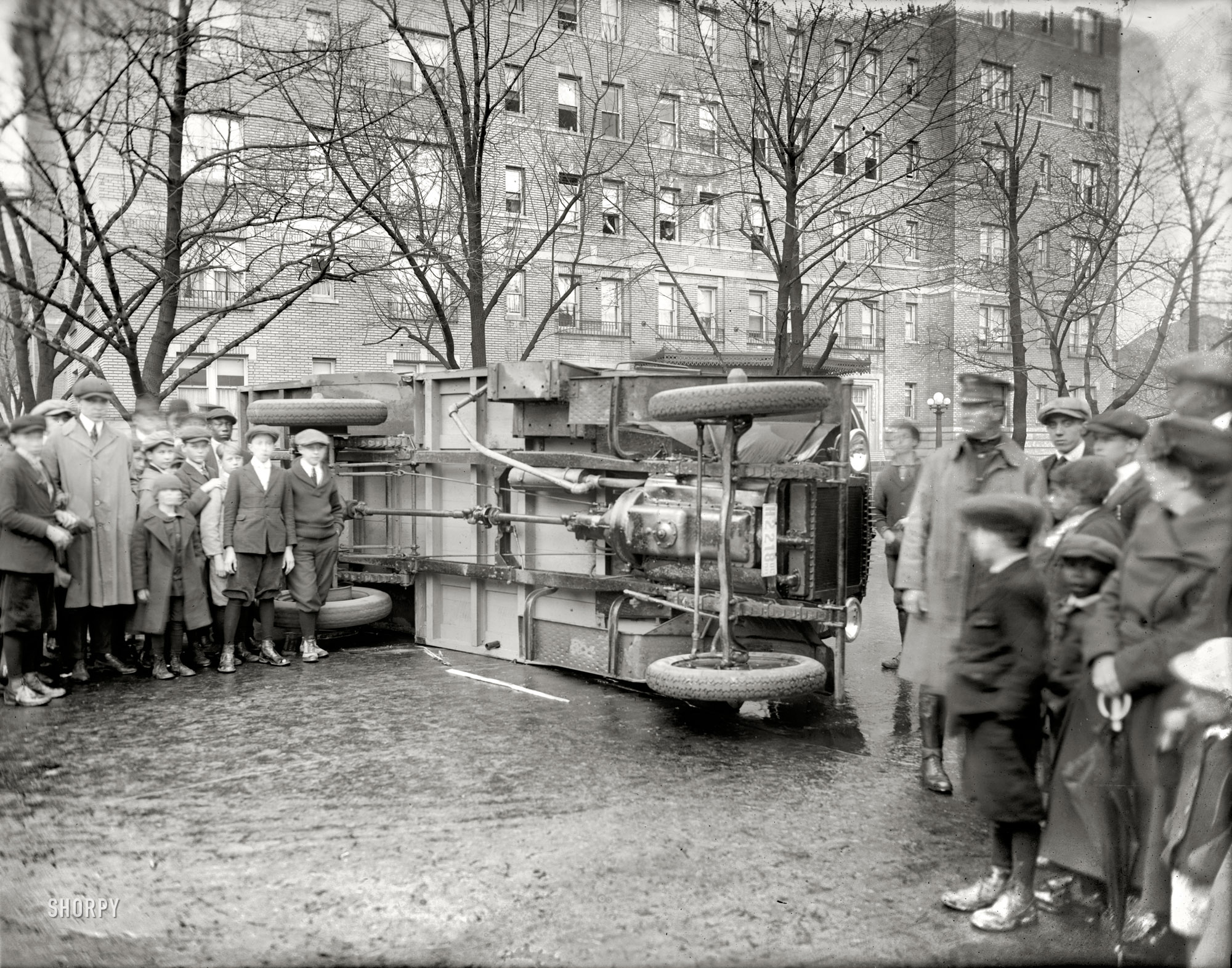 1921. "Washington Rapid Transit Co. wreck." More vehicular mayhem in the nation's capital. National Photo Company glass negative. View full size.