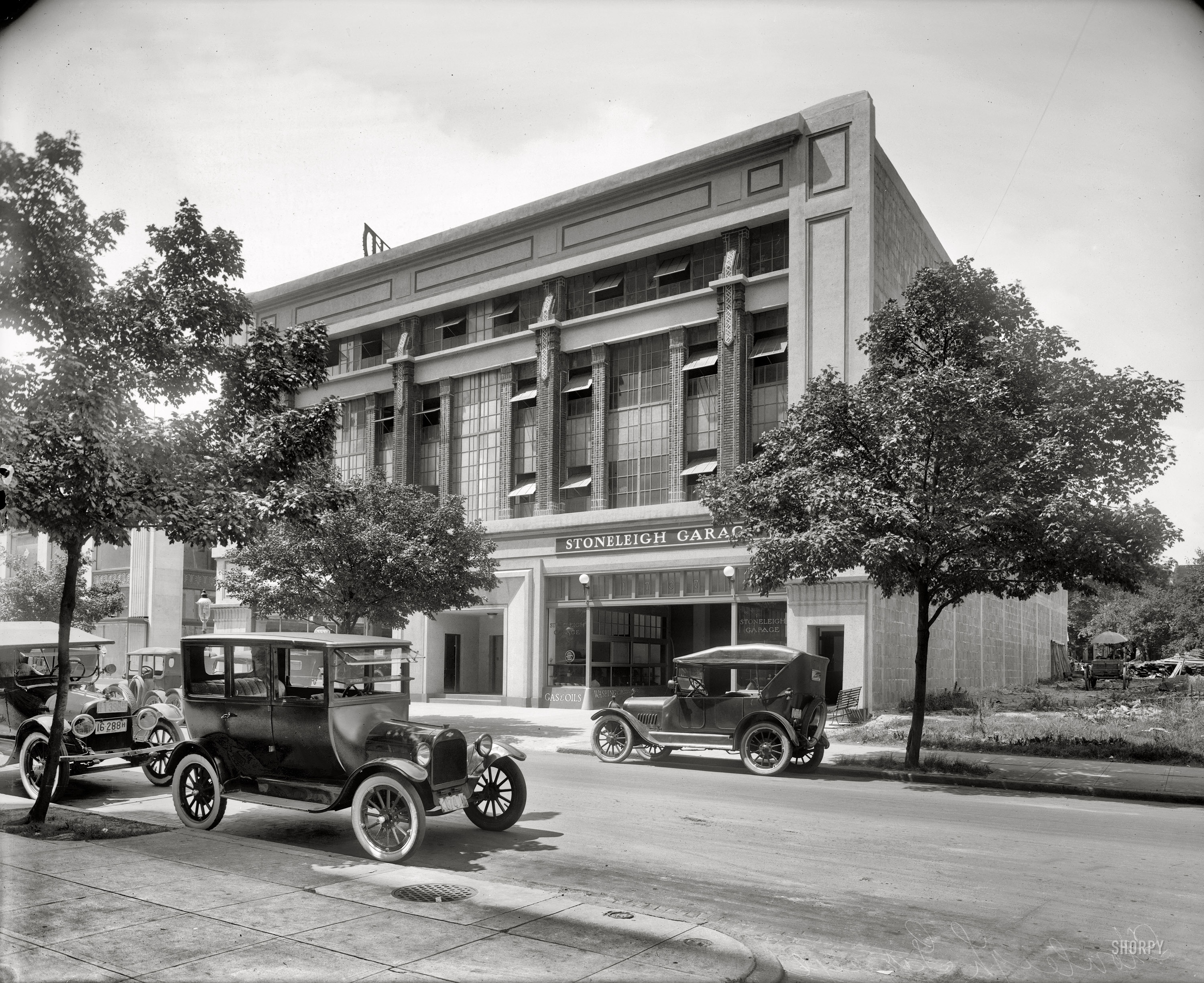 Washington, D.C. The Stoneleigh Garage at 1707 L Street in 1921, shortly before construction of the gas station next door. National Photo Co. View full size.