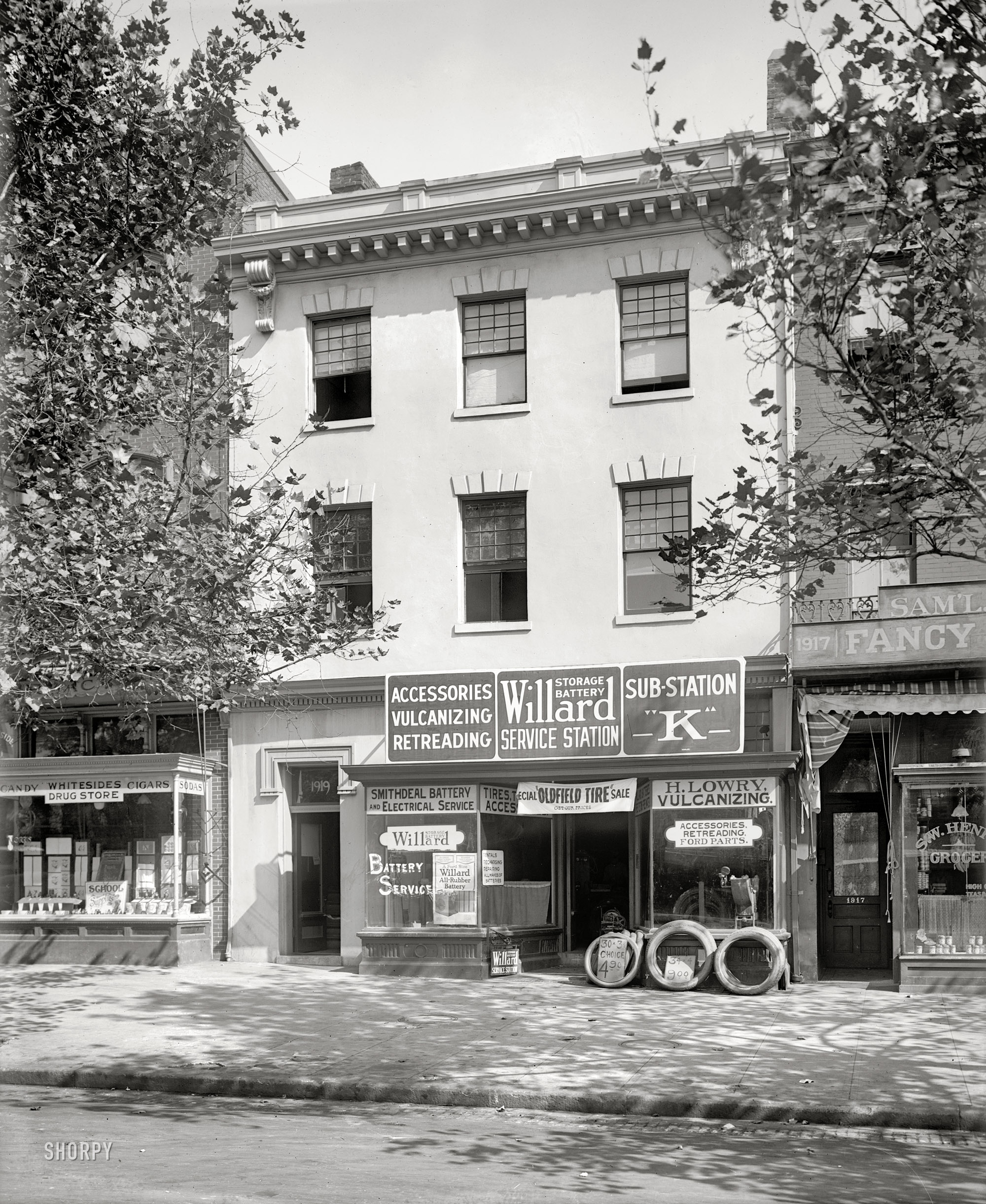 Washington, D.C., circa 1921. "Willard service station front, 1919 Pennsylvania Avenue." National Photo Company Collection glass negative. View full size.