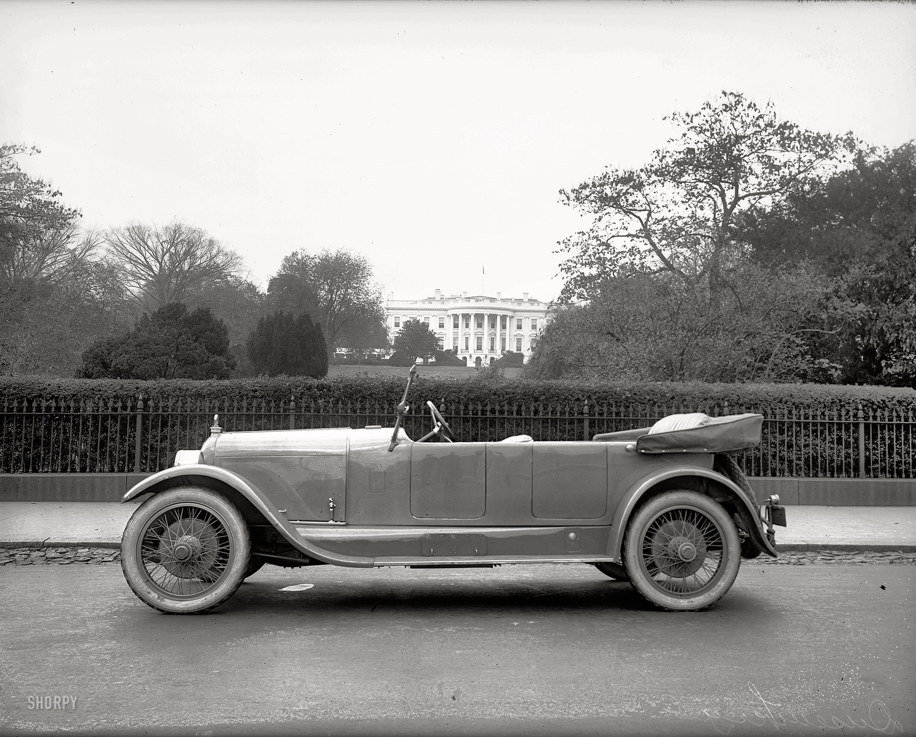 Circa 1921. "Duesenberg car at White House." Reflecting a modest entourage. National Photo Company Collection glass negative. View full size.