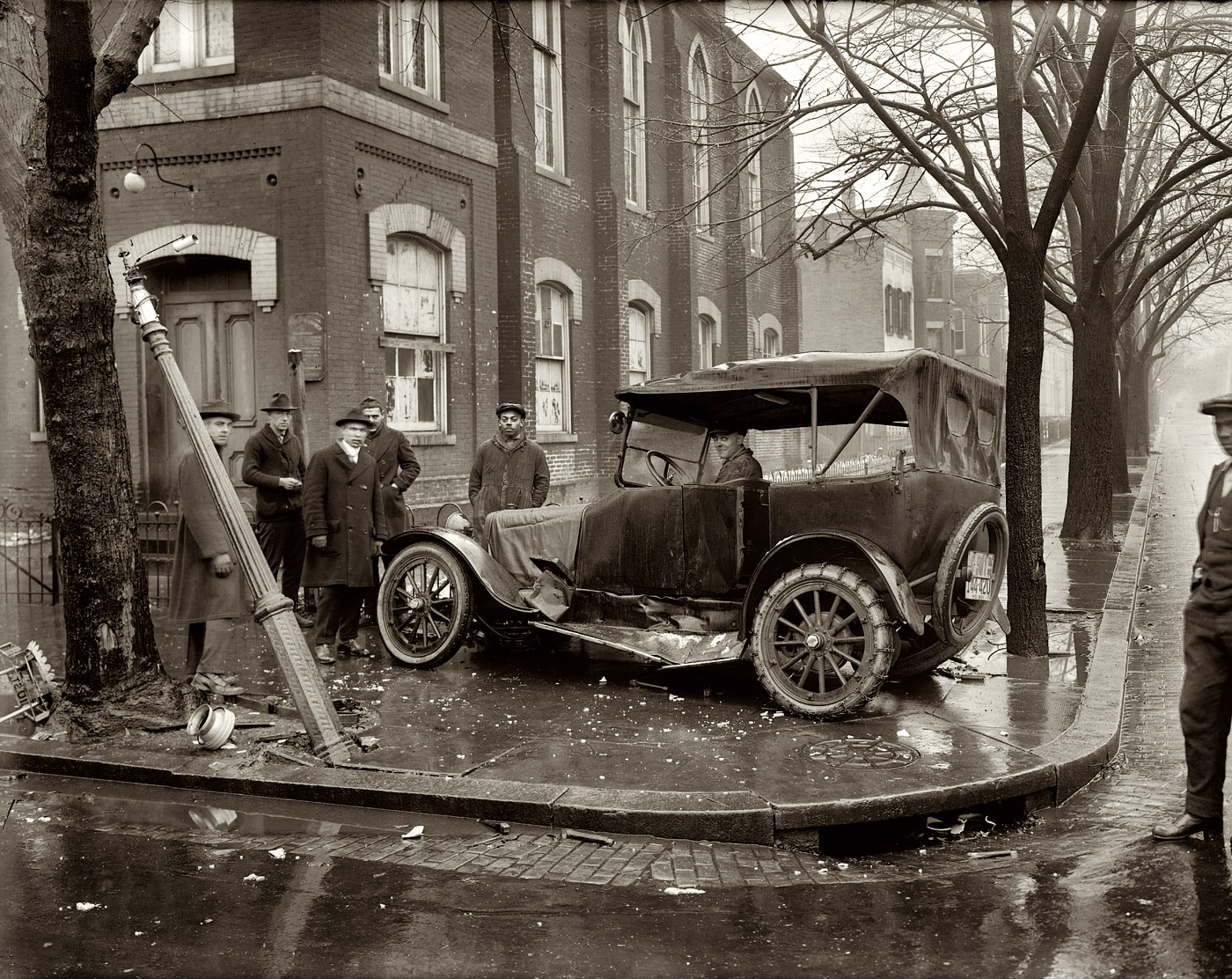 Another view of that 1921 car wreck at the intersection of 10th and R streets N.W. in Washington, D.C. National Photo Company glass negative. View full size.