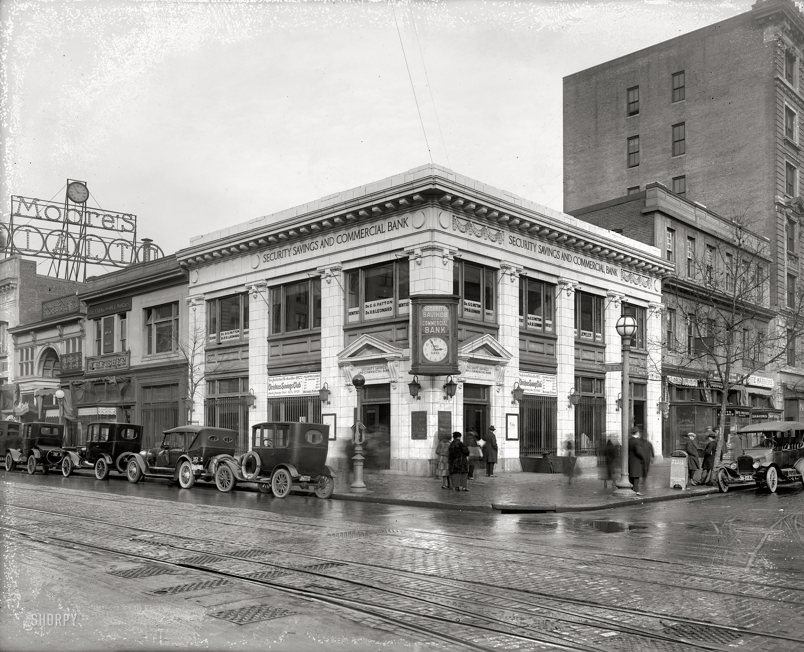 Washington, D.C., circa 1922. "Security Savings & Commercial Bank, 9th and G." National Photo Company Collection glass negative. View full size.