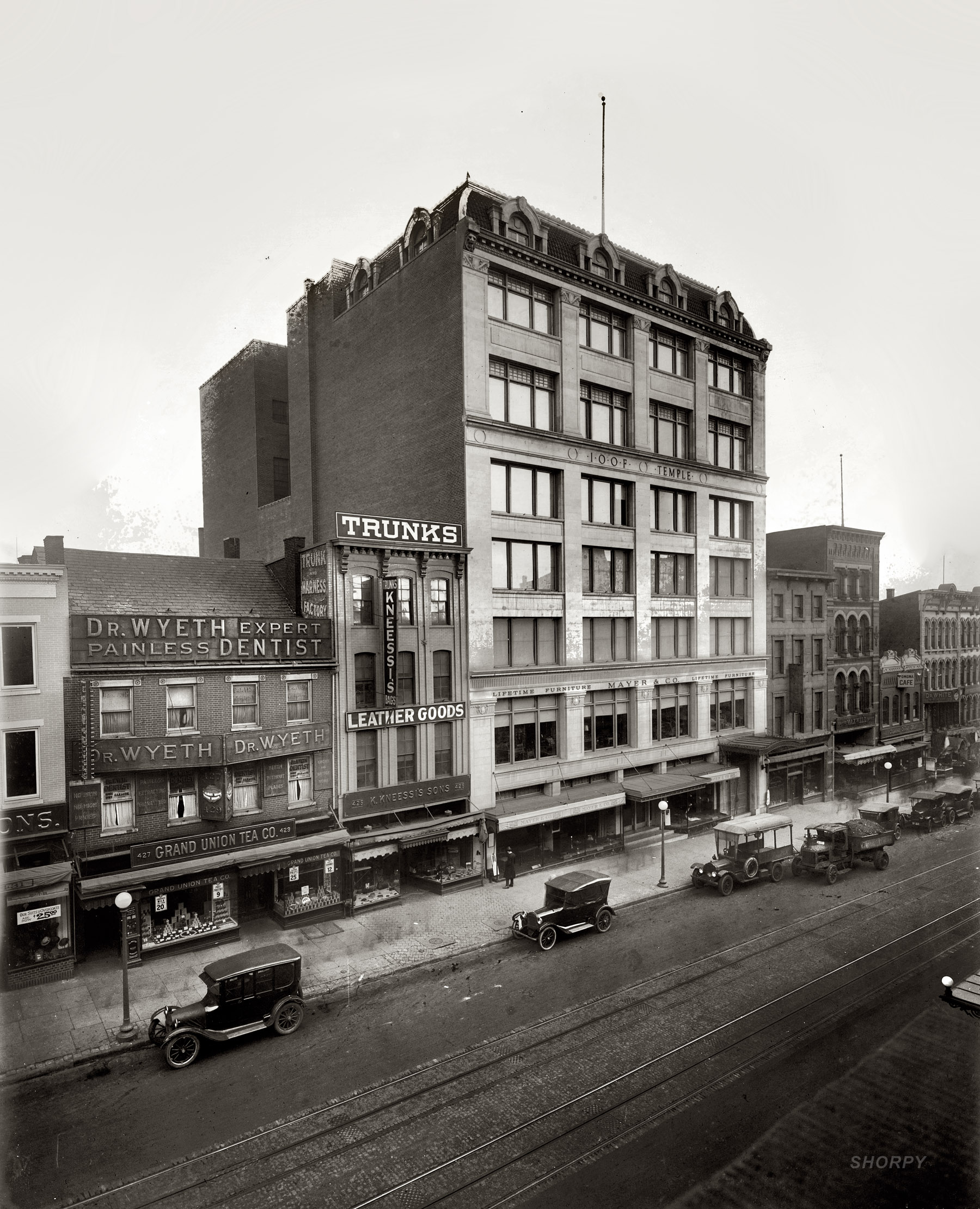 Washington, 1921 or 1922. "Mayer & Co." The Mayer furniture store in the Independent Order of Odd Fellows Temple at 419-423 Seventh Street N.W. between D and E. National Photo Company glass negative. View full size.