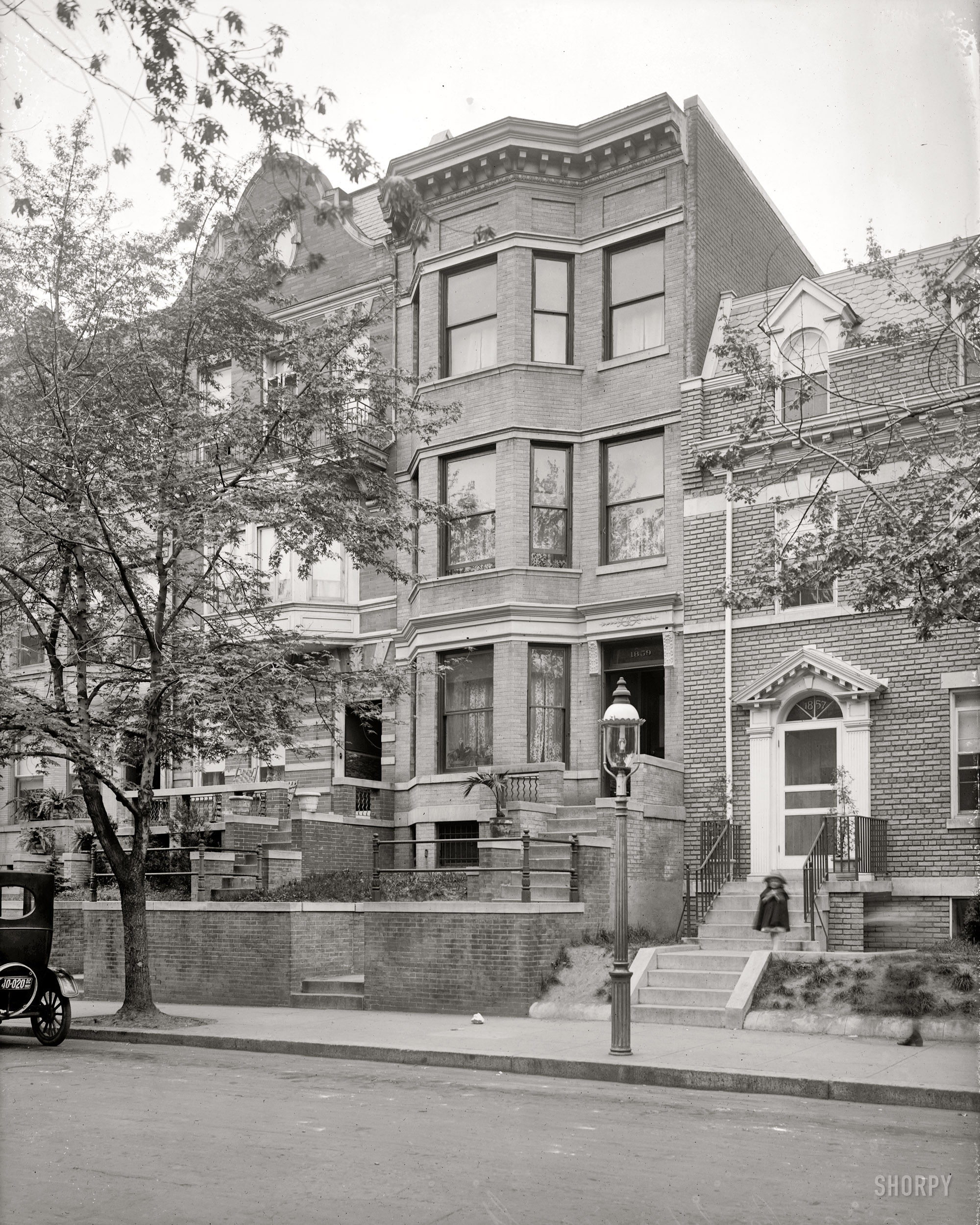Washington, D.C., 1922. "1859 California Street." National Photo Co. glass negative. (Update: This house is on the market for $1.55 million.) View full size.