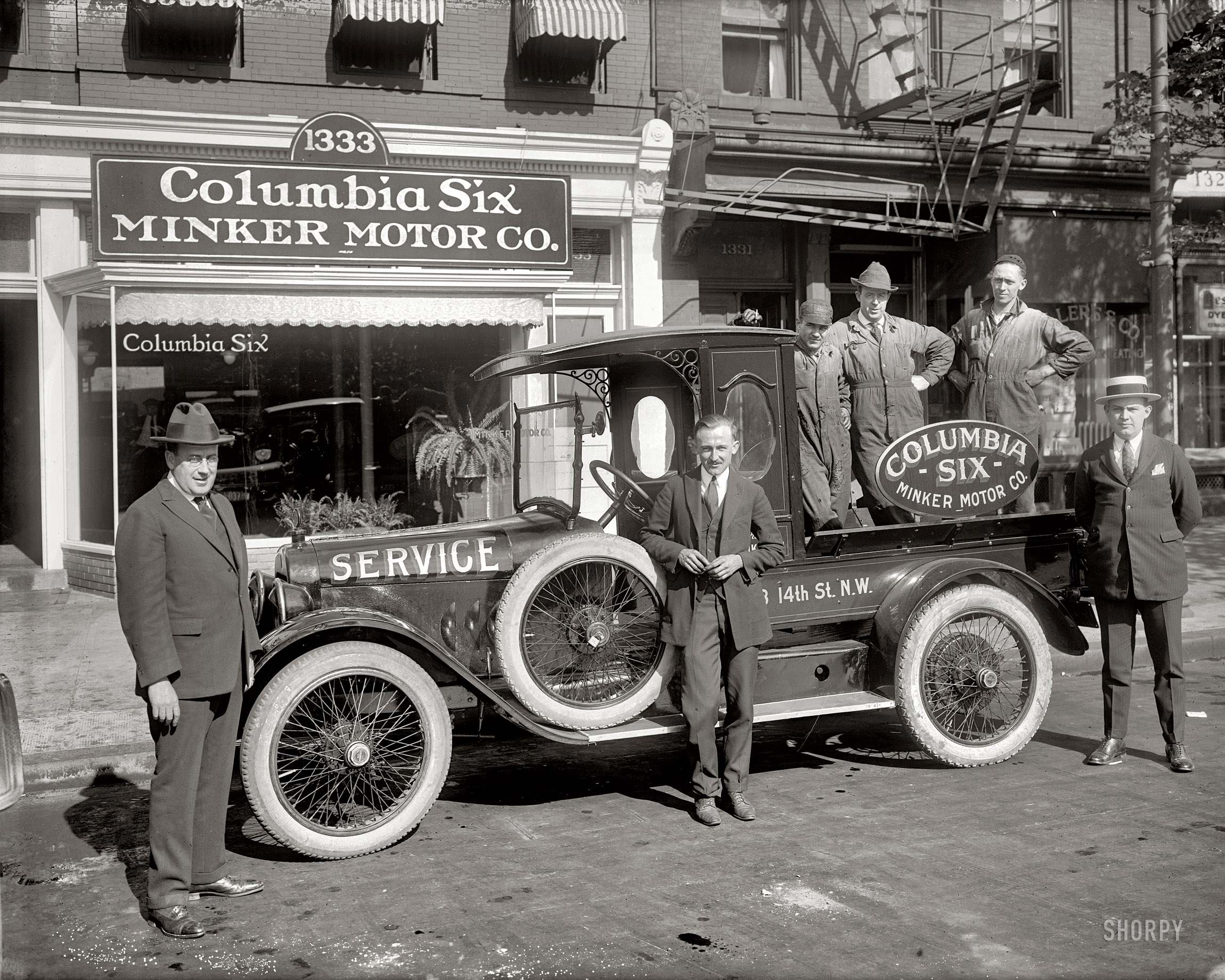 Washington, D.C., circa 1922. "Minker Motor Co., 14th Street N.W." National Photo Company Collection glass negative. View full size.
