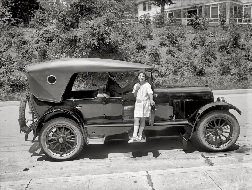 1922. Miriam Battista, child star of stage and screen, at age 10 in Washington, D.C. National Photo Company Collection glass negative. View full size.
