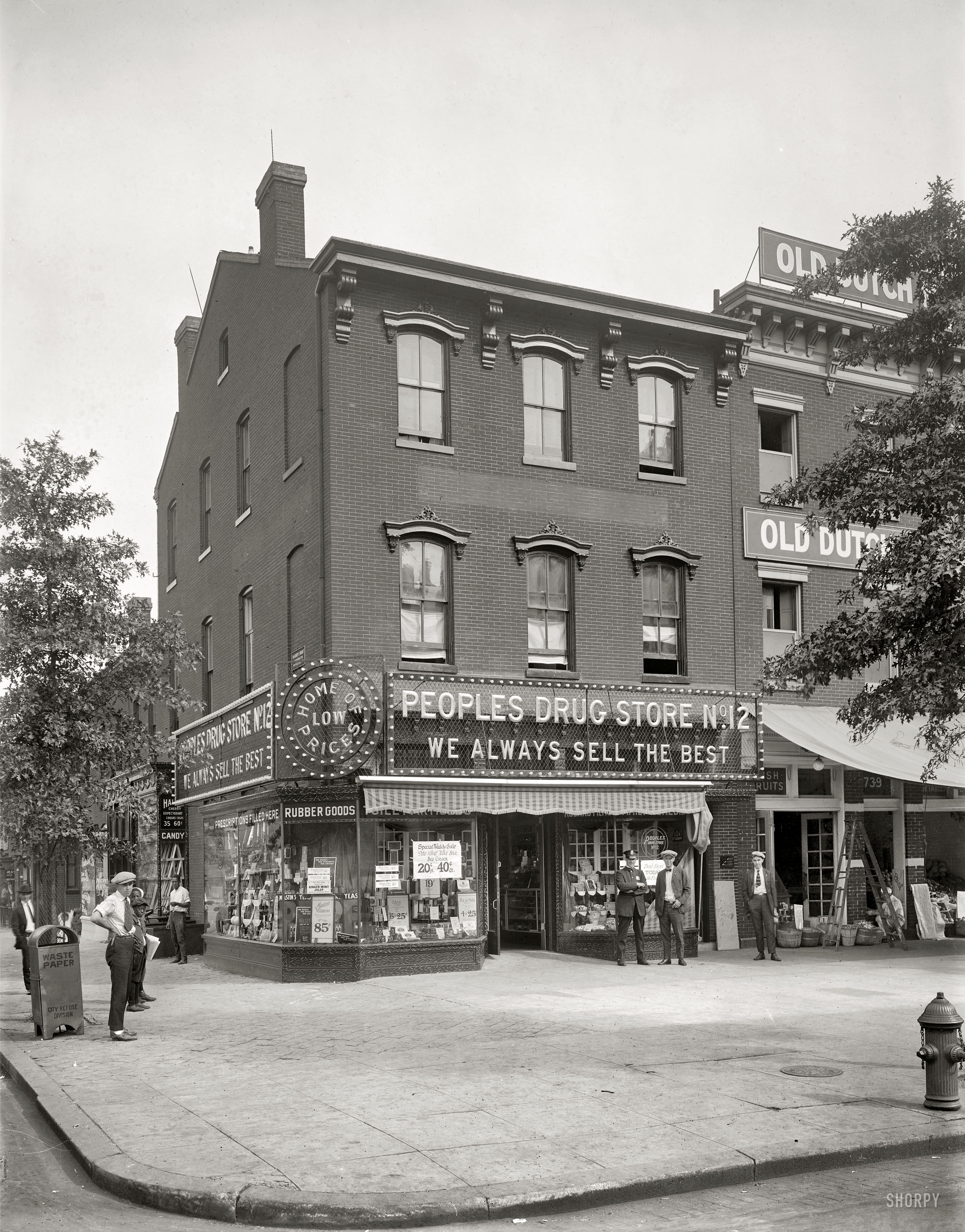 Washington, D.C., circa 1922. "People's Drug Store No. 12, North Capitol and H." National Photo Co. Collection glass negative, 8 x 10 inches. View full size.