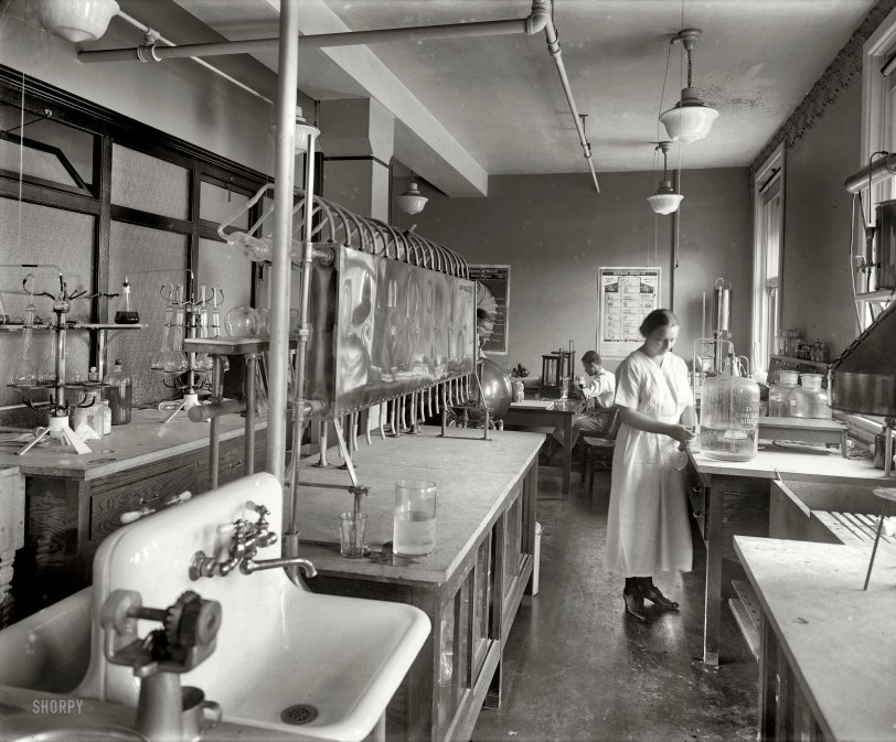Washington, D.C., circa 1922. "Corby's laboratory." A newspaper ad reveals this to be Mrs. M.M. Brooke, "chemist in charge of the Corby Baking Company laboratory." National Photo Company Collection glass negative. View full size.
