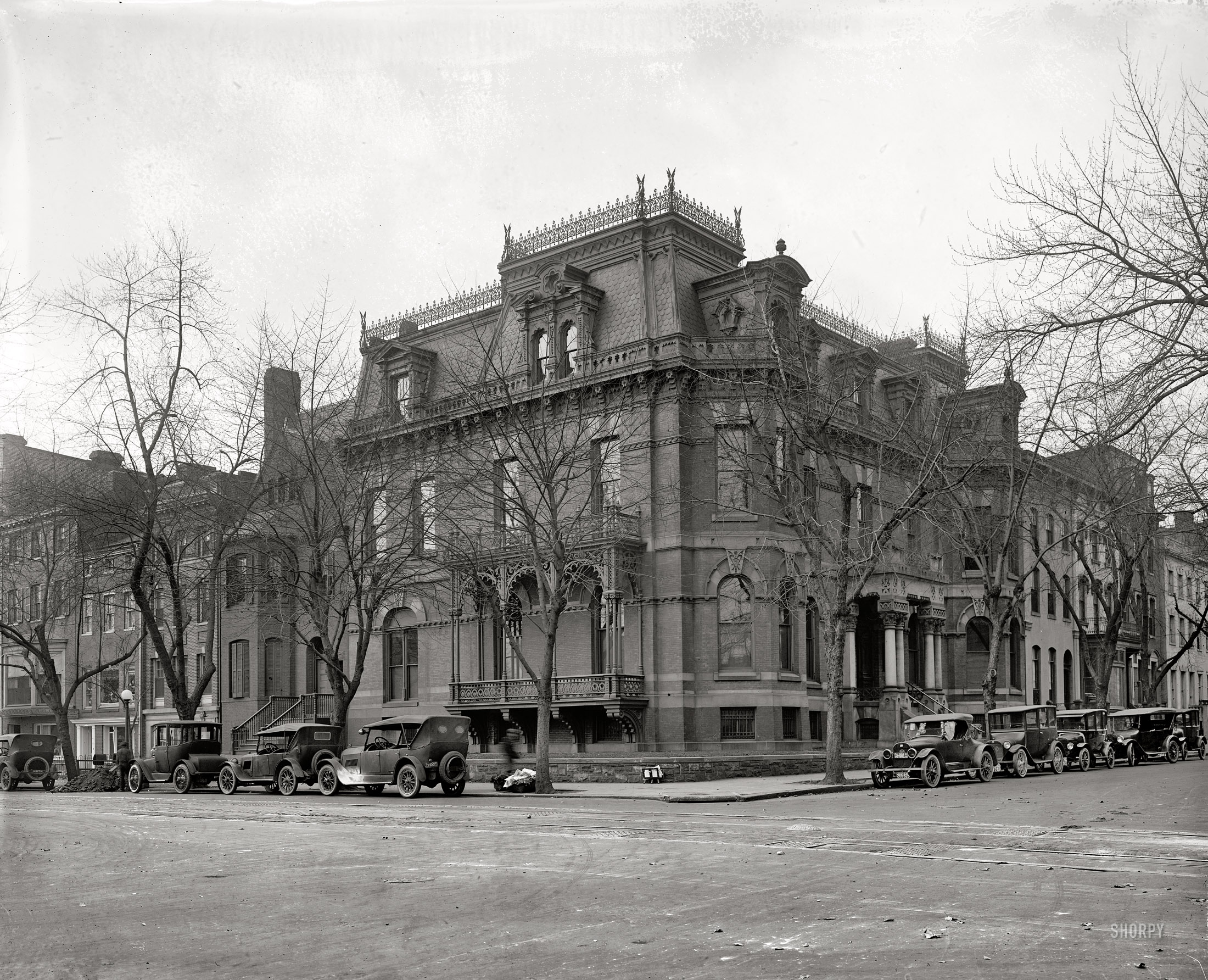 Washington, D.C., circa 1922. "Southwest corner, 17th and Eye streets Northwest." National Photo Company Collection glass negative. View full size.