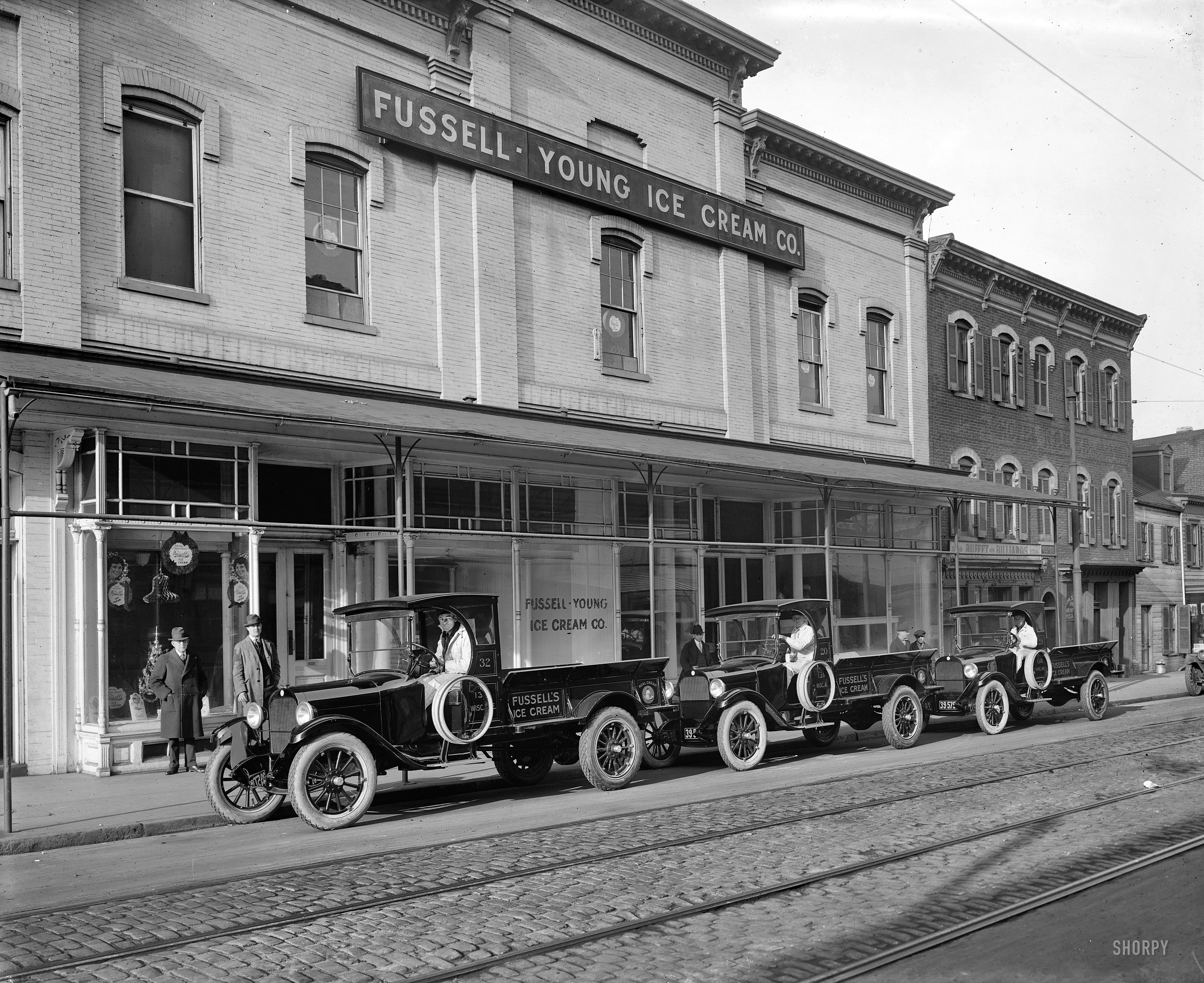 Washington, D.C., circa 1923. "Fussell-Young Ice Cream Co. trucks." I scream, you scream, etc. National Photo Co. Collection glass negative. View full size.