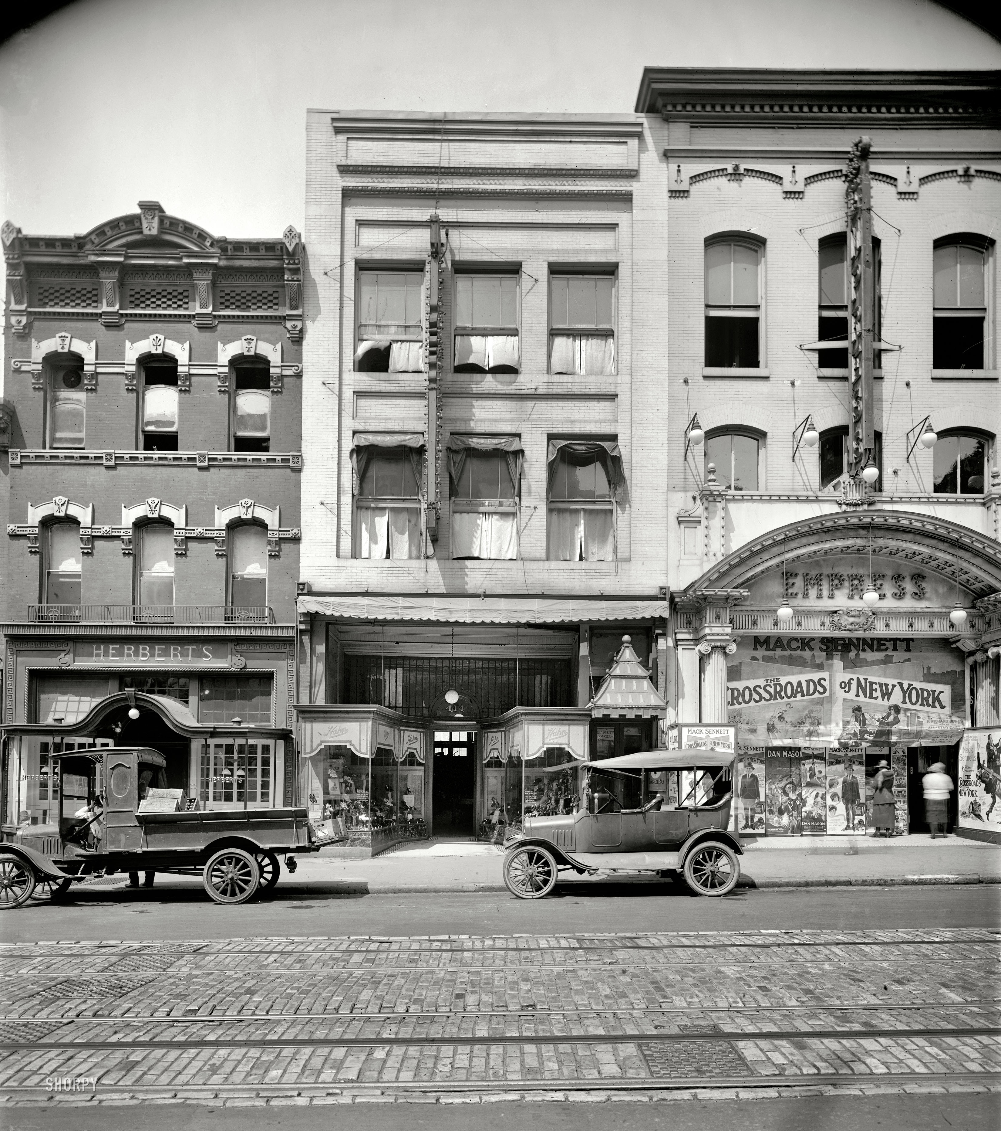 Washington, D.C., circa 1922. "Hahn's shoe store, 414 Ninth Street N.W." Next door to the Empress Theater, where Mack Sennett's "Crossroads of New York" is playing. National Photo Company Collection glass negative. View full size.