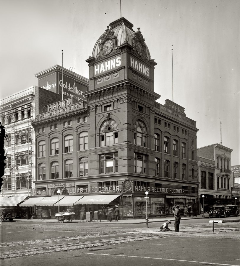Washington, D.C., circa 1920. Hahn's shoe store at Seventh and K streets N.W. View full size. National Photo Company Collection glass negative.
