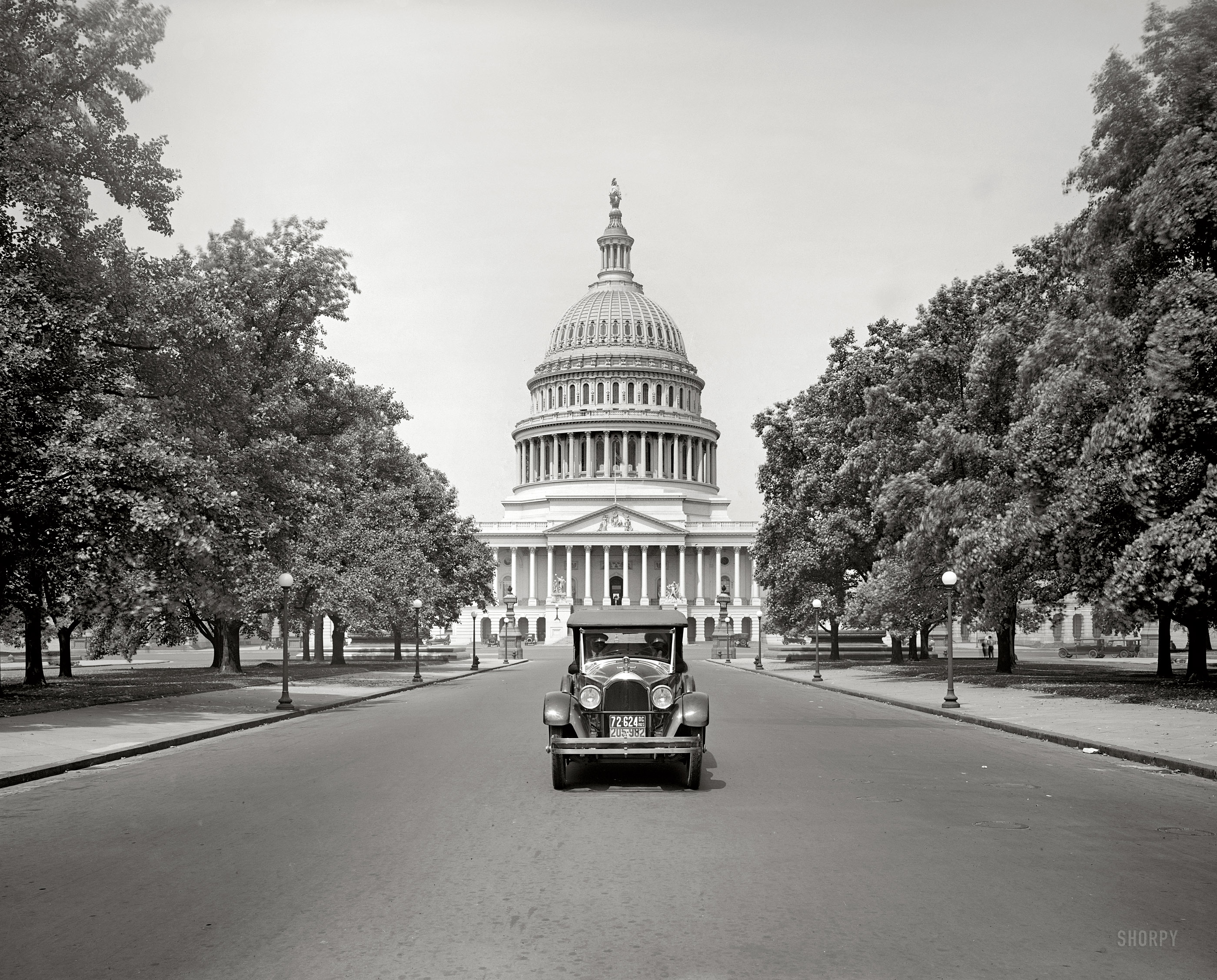 Washington, D.C., 1923. "Paige Motor Co." The Paige was advertised as "the most beautiful car in America." National Photo Co. glass negative. View full size.