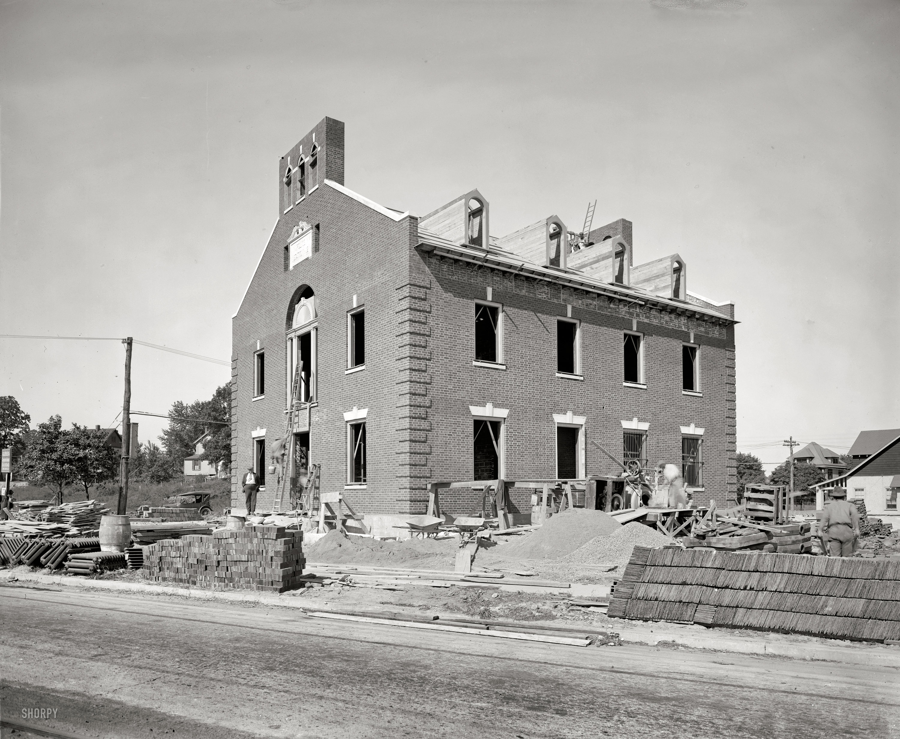 "G.G. Loehler Co., August 1923." The 12th Precinct police station under construction in Washington at 17th Street and Rhode Island Avenue N.E. Cost: $55,376. National Photo Company Collection glass negative. View full size.