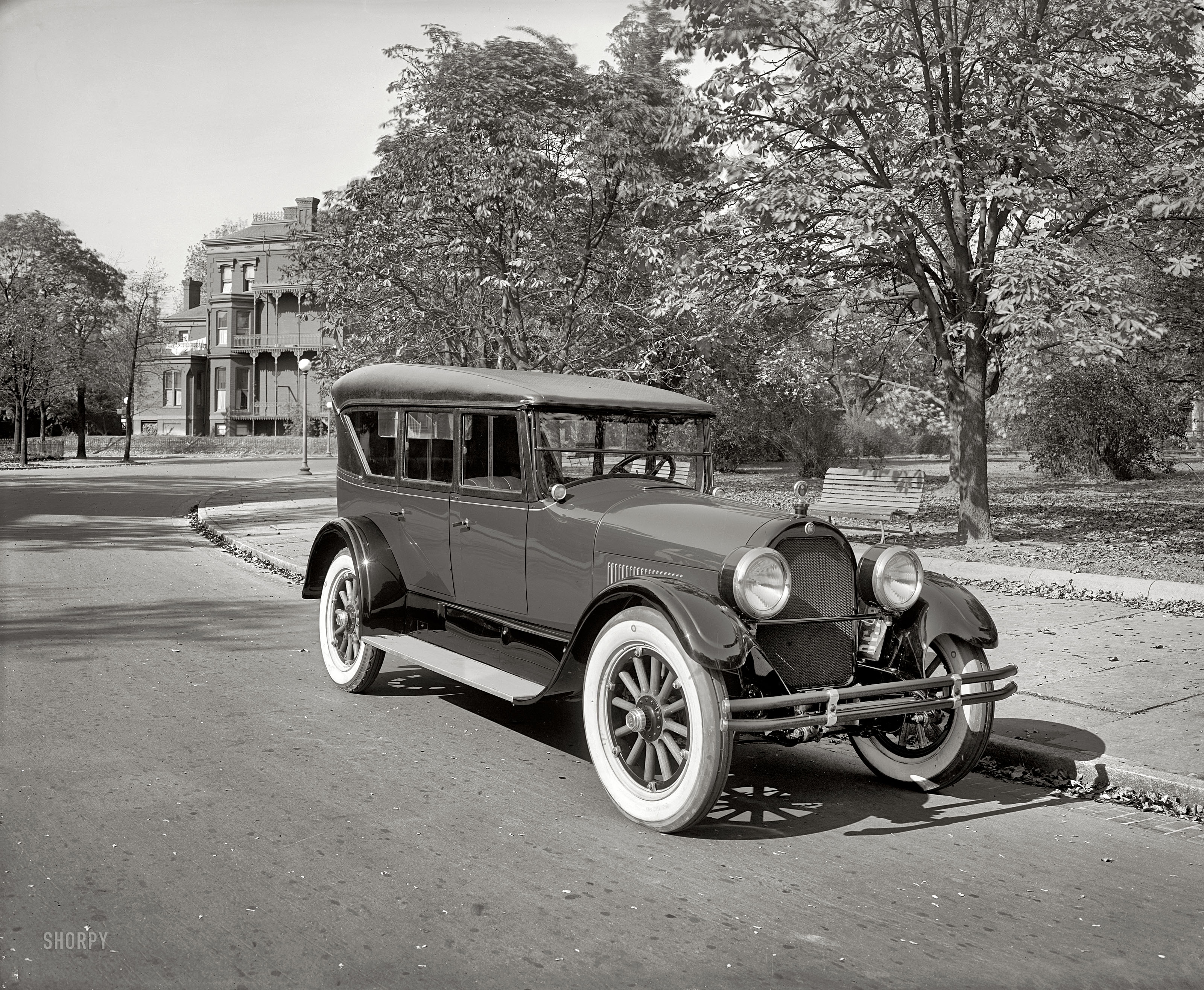 1924. "Peerless car." Laundry day somewhere in Northwest Washington, D.C. National Photo Company Collection glass negative. View full size.