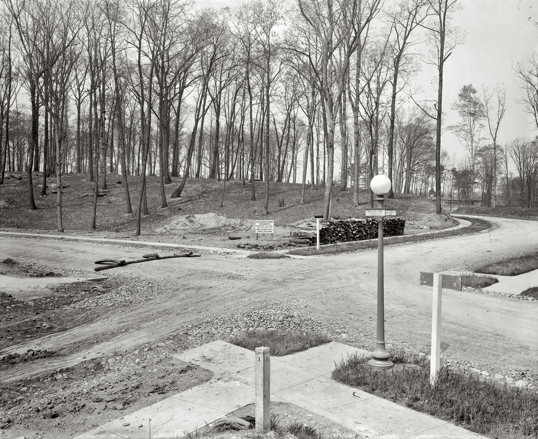 June 28, 1913. Washington, D.C. "Massachusetts Avenue Heights." Woodland Drive at 32nd Street NW. National Photo Co. glass negative. View full size.