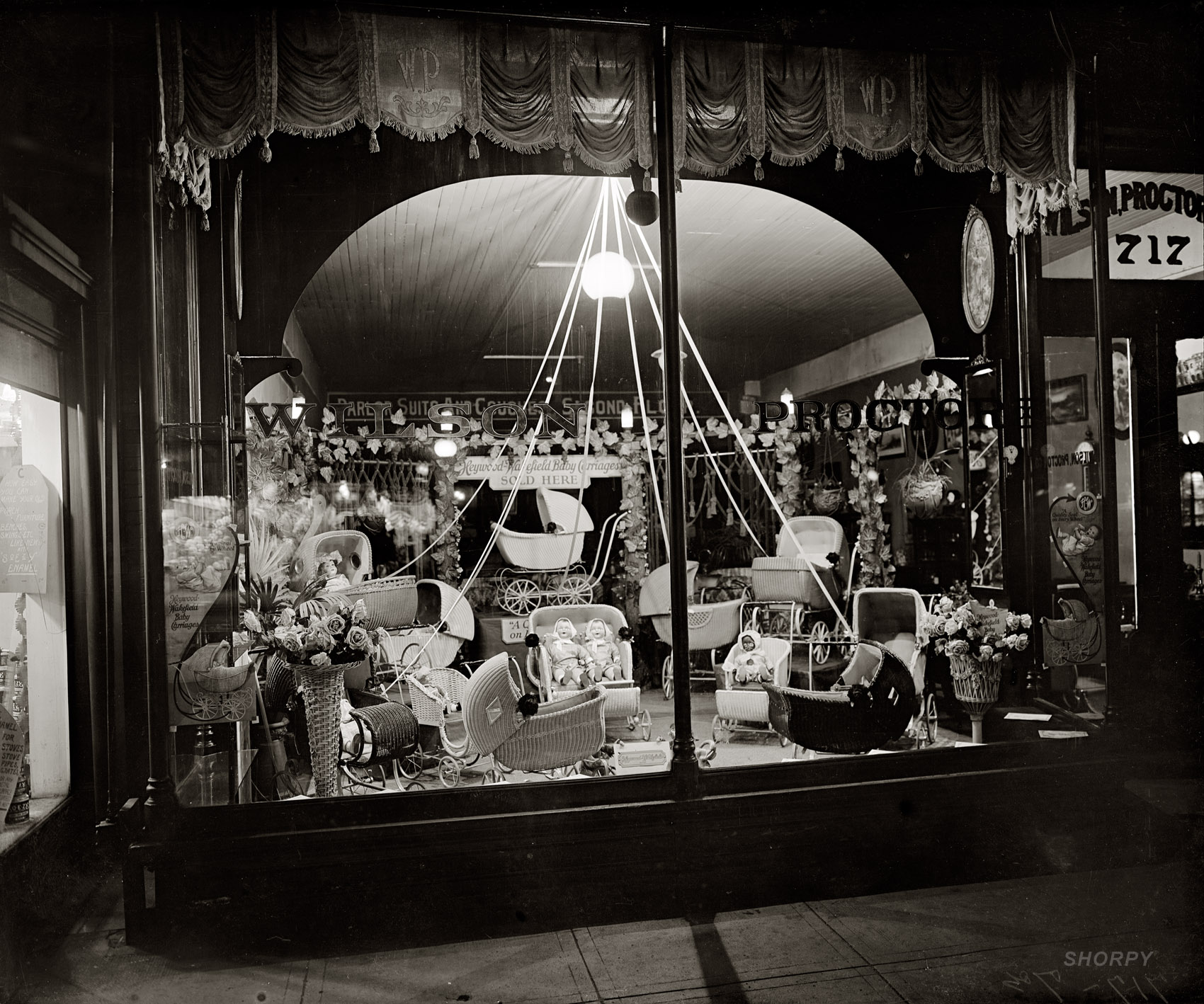 "Wilson Proctor Co. window." Continuing our survey of the spooky shop windows of Washington, we have this circa 1920 store display of Heywood-Wakefield baby carriages. National Photo Company Collection glass negative. View full size.