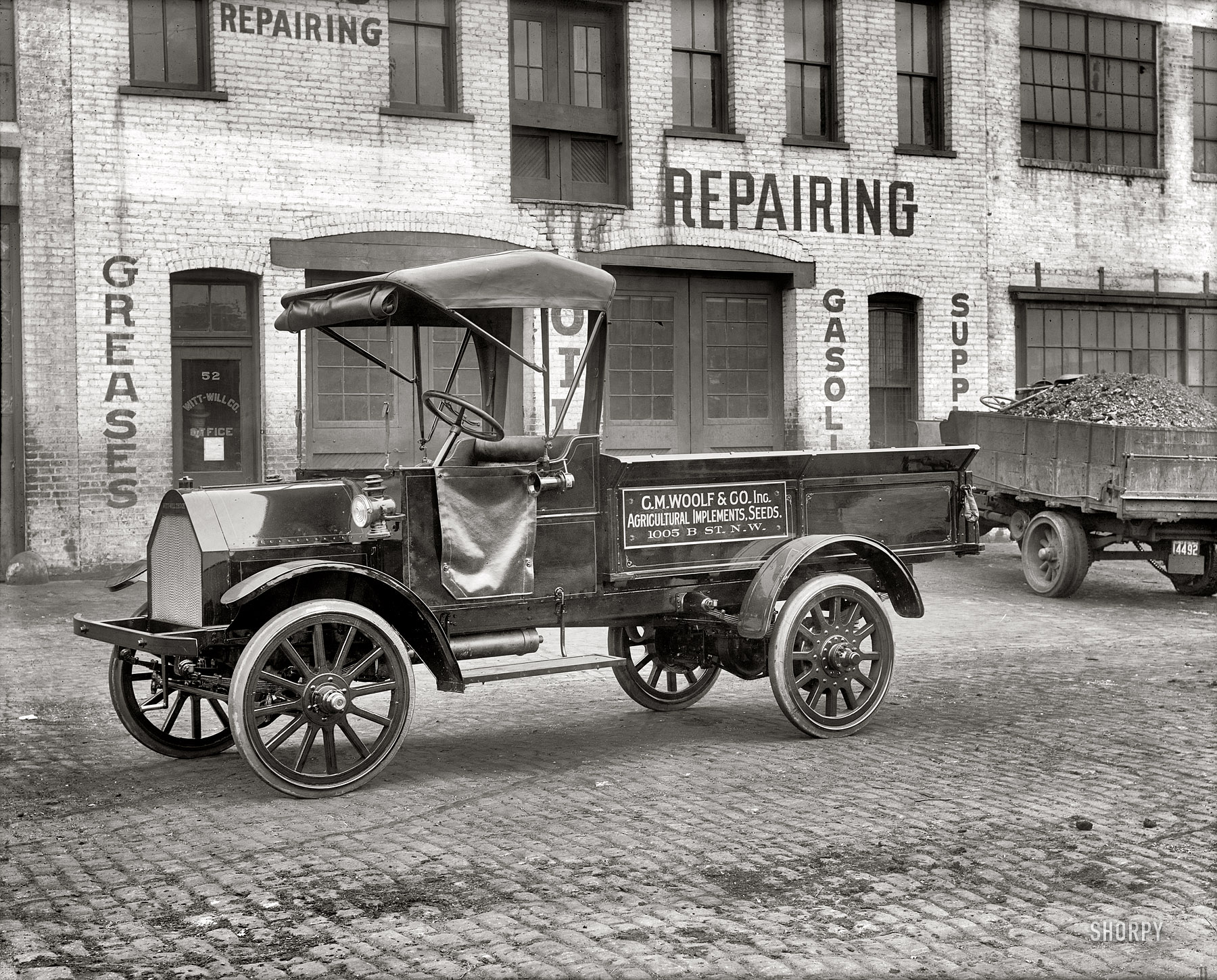 Washington, D.C., circa 1915. "Witt-Will motor truck plant, 52 N Street N.E." National Photo Company Collection glass negative. View full size.