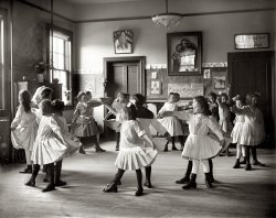 Tiny Dancers: 1919