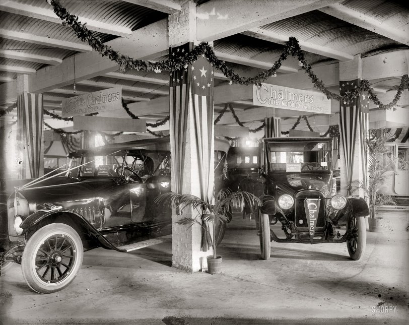 "Washington, D.C., auto show. March 3-10, 1917." A display of Chalmers and National cars. National Photo Co. Collection glass negative. View full size.
