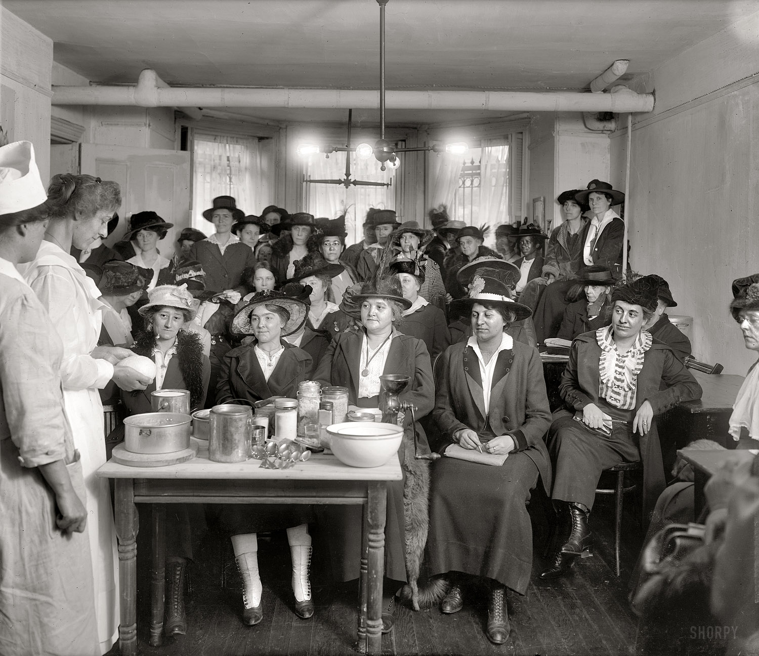 Washington, D.C., circa 1918. "Food Administration War Kitchen, 926 McPherson Street." National Photo Company Collection glass negative. View full size.