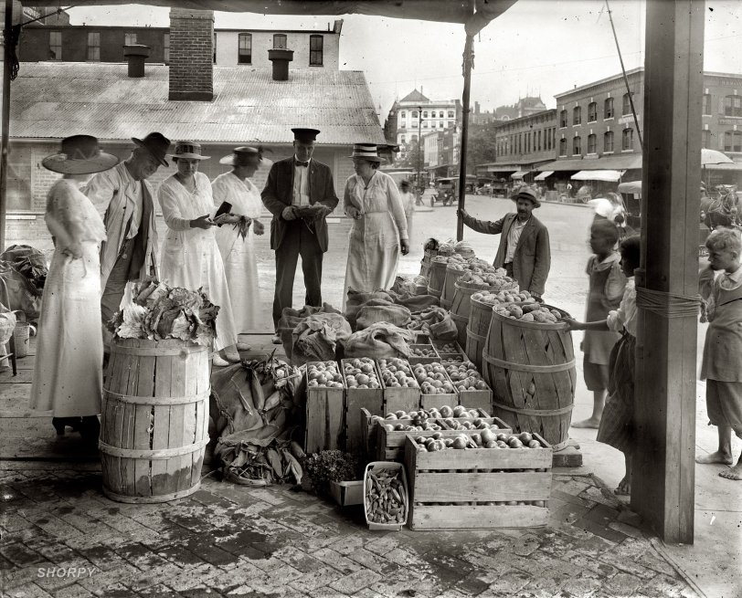 "Market in Washington, D.C. World War I period." View full size. National Photo Company Collection glass negative, Library of Congress.
