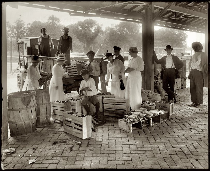 Our second look at this Washington, D.C., produce market in 1917. National Photo Company Collection glass negative. Library of Congress. View full size.
