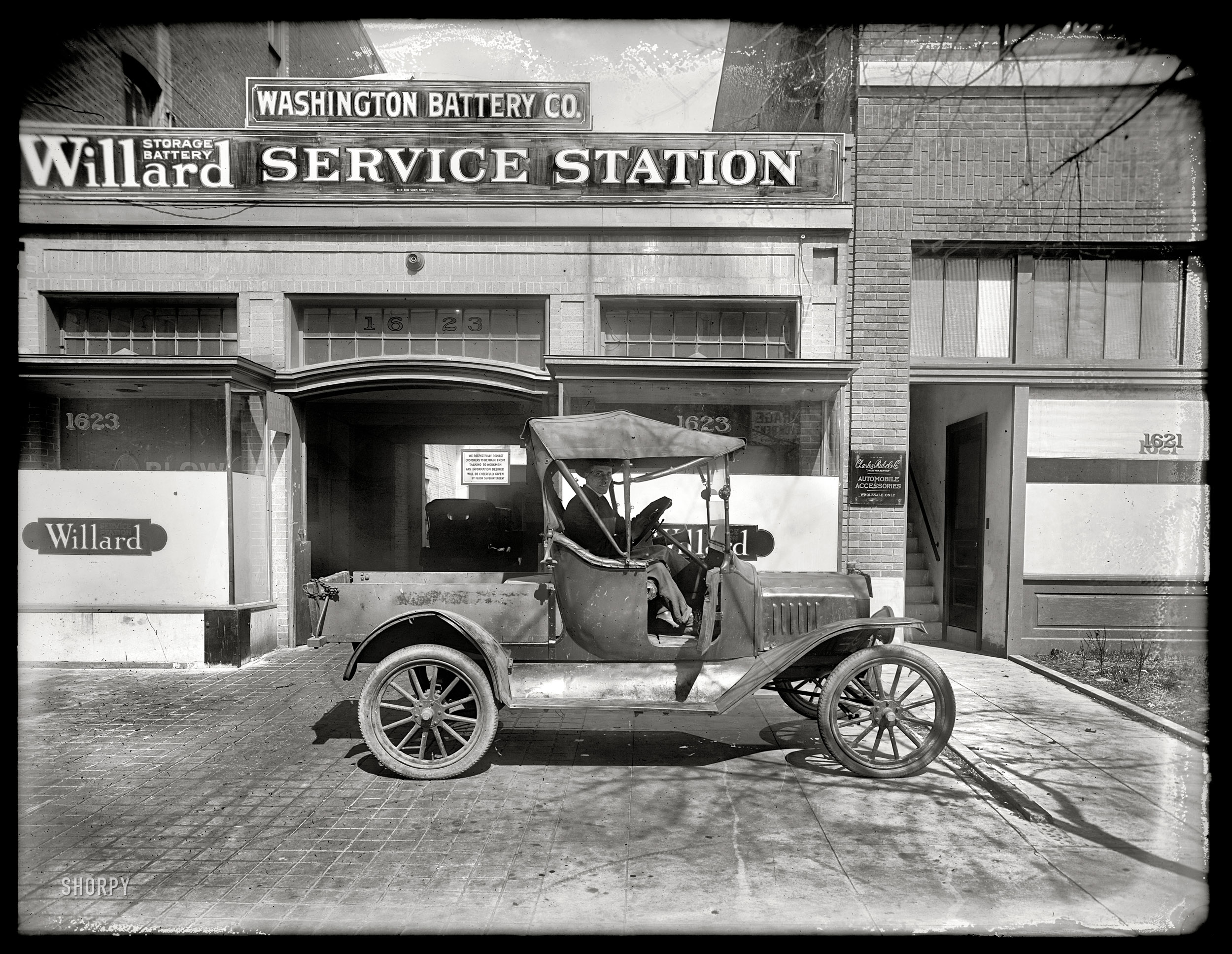 Washington, D.C., circa 1919. "Washington Battery Co., L Street." We saw the garage earlier in this post. National Photo Co. glass negative. View full size.