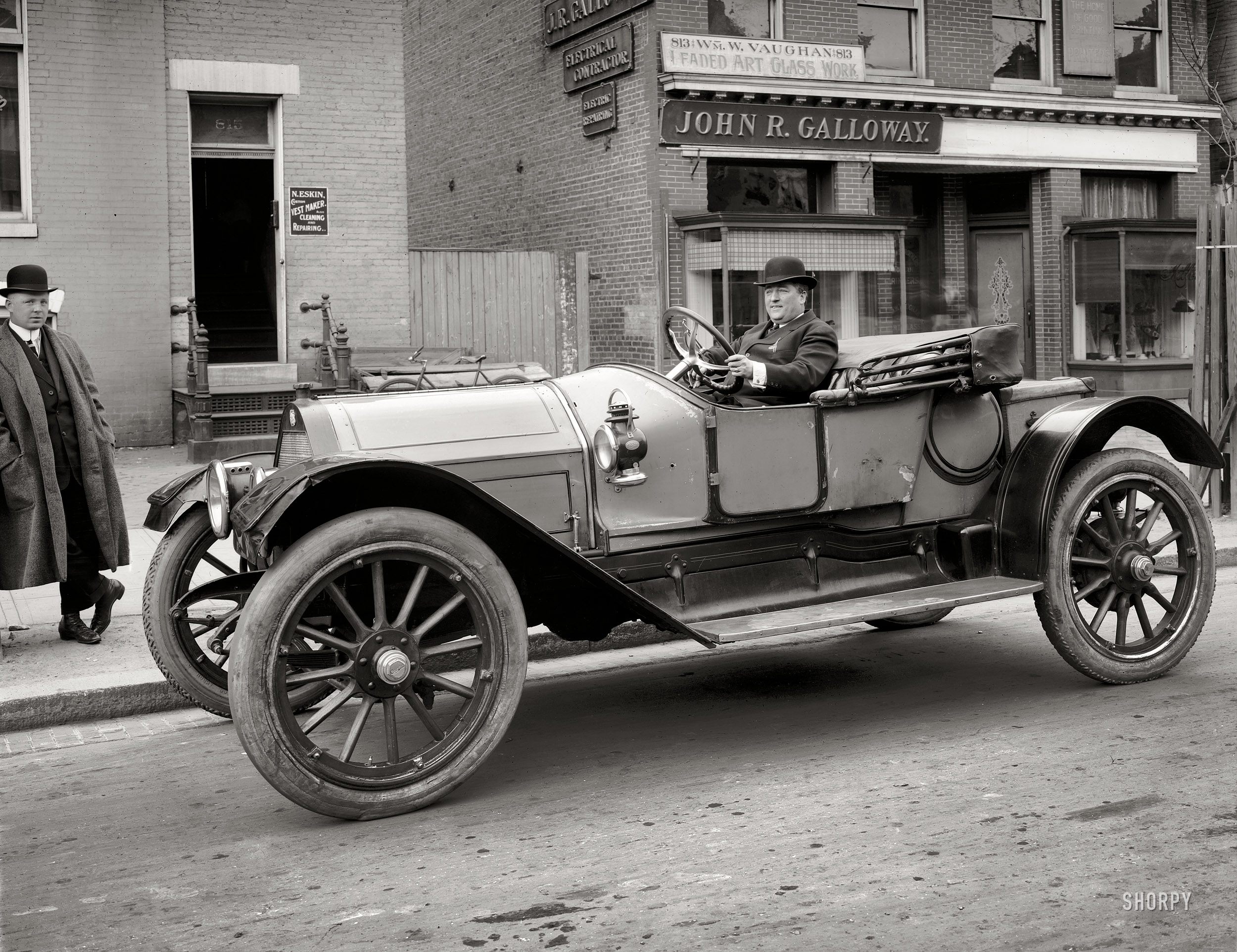 "James Kelly." In a circa 1911 Cole Model 30 somewhere in Washington, D.C. National Photo Company Collection glass negative. View full size.